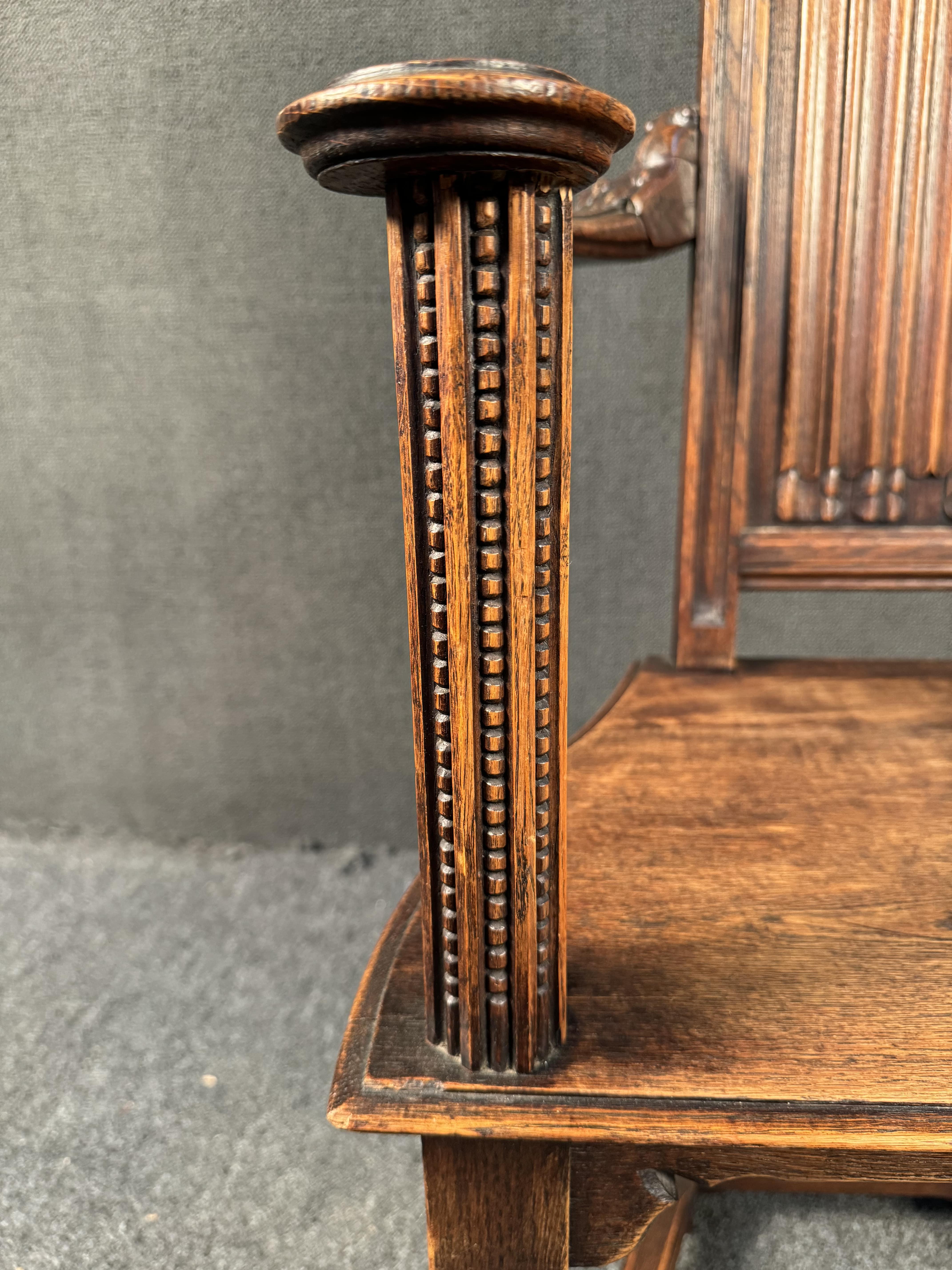 Poltrone gotiche Highback in Oak antico In condizioni discrete in vendita a Brooklyn, NY