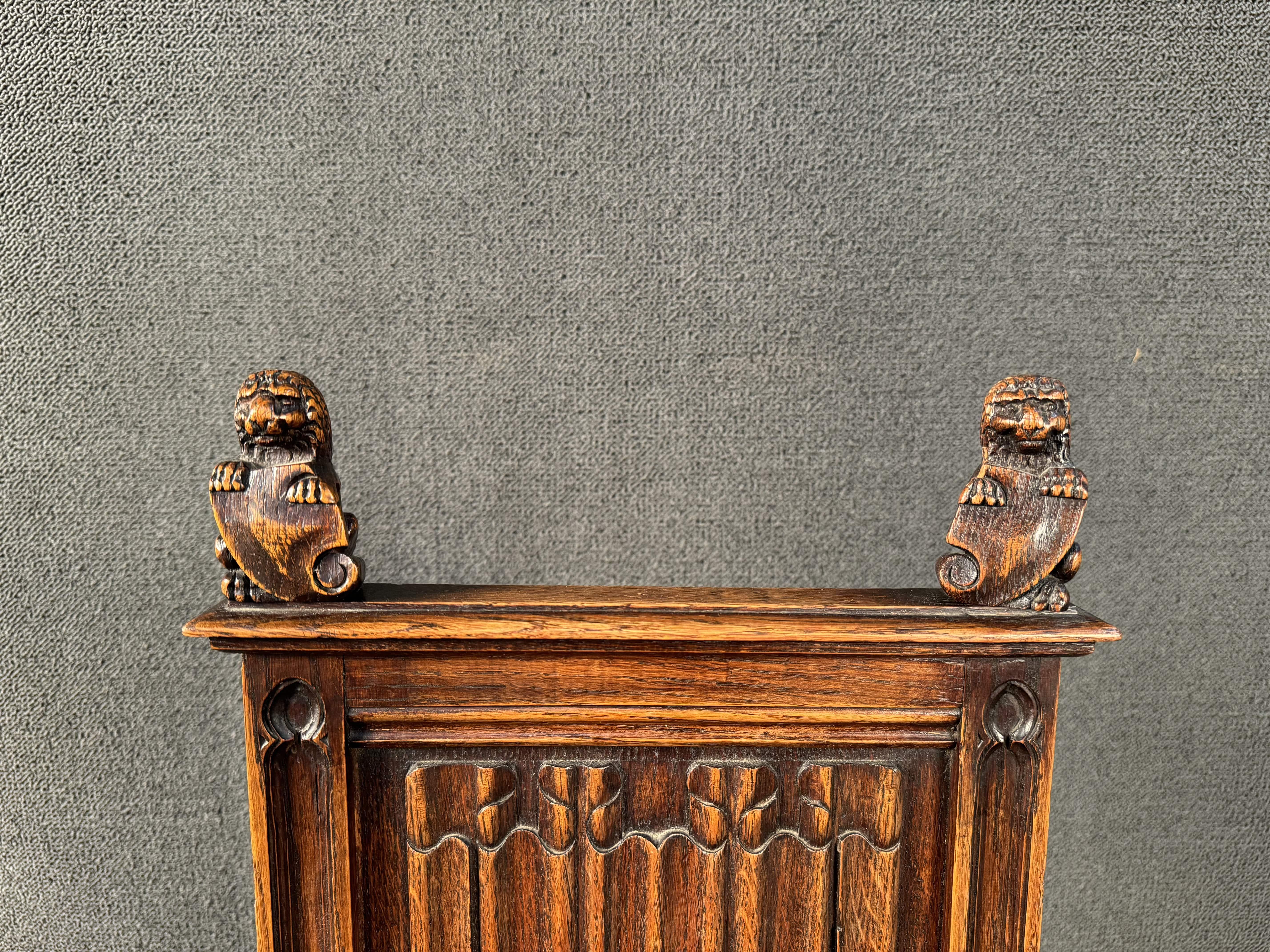 Poltrone gotiche Highback in Oak antico in vendita 1