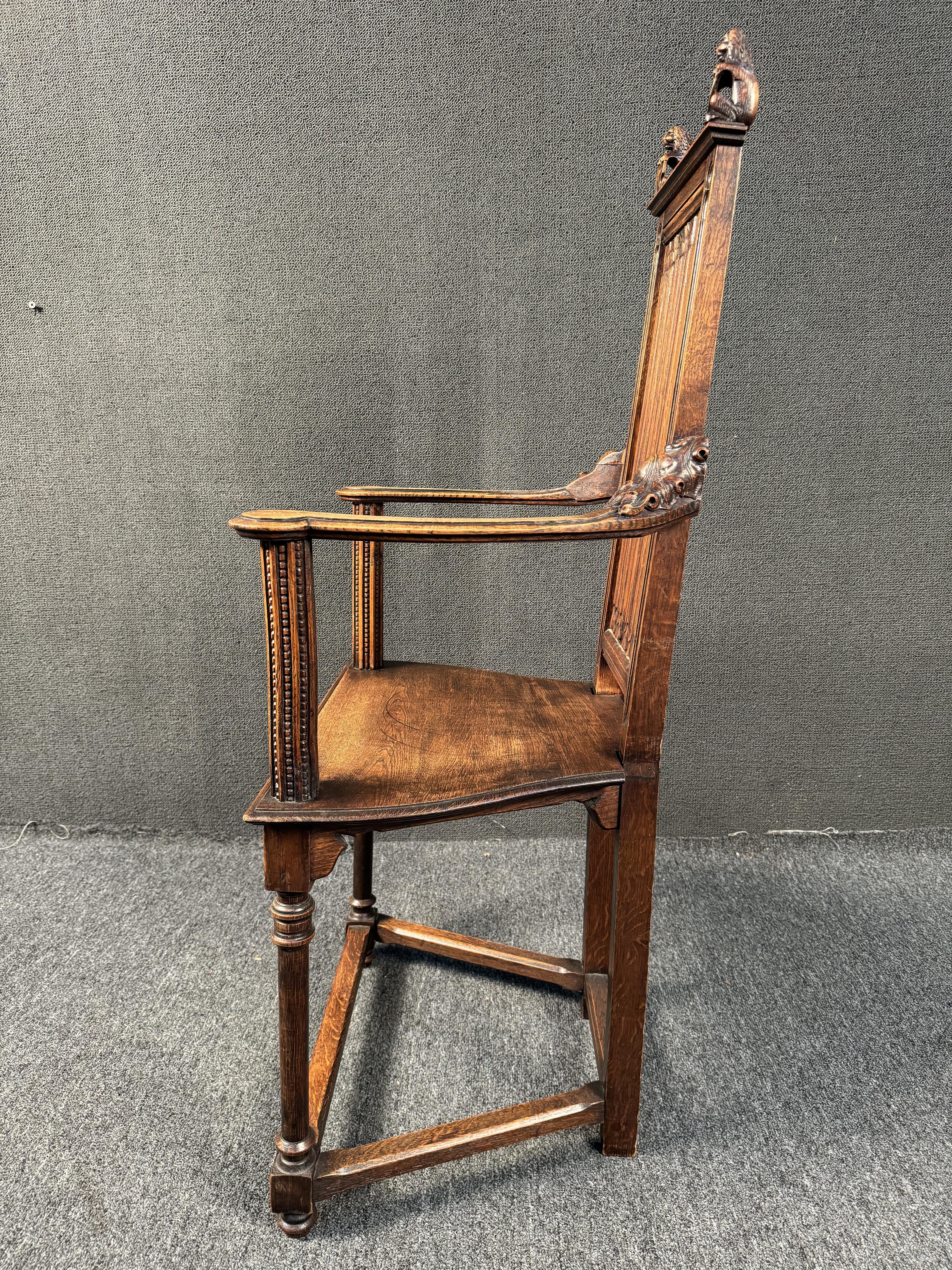 Poltrone gotiche Highback in Oak antico in vendita 2