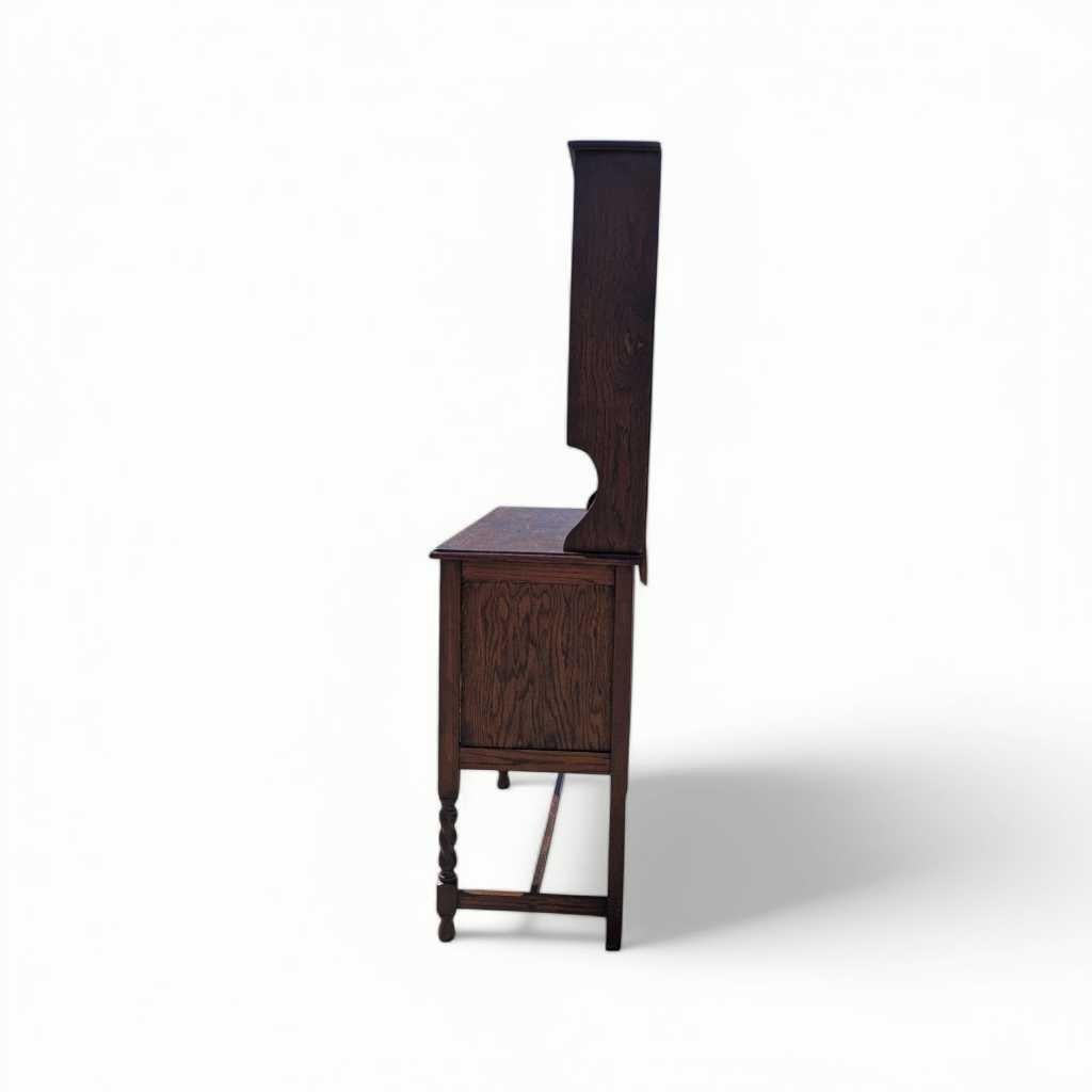 Conejera antigua de roble con patas torcidas de cebada, almacenamiento y estantes, c. 1900 en venta 2