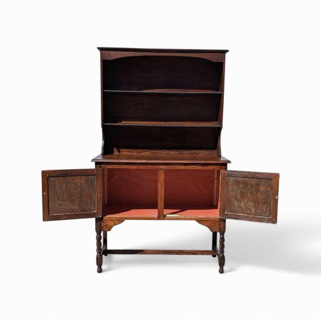 Conejera antigua de roble con patas torcidas de cebada, almacenamiento y estantes, c. 1900 Artes y manualidades en venta