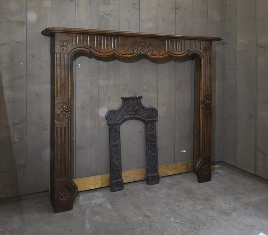 Francese Antico camino in Oak Luigi XIV del XIX secolo in vendita