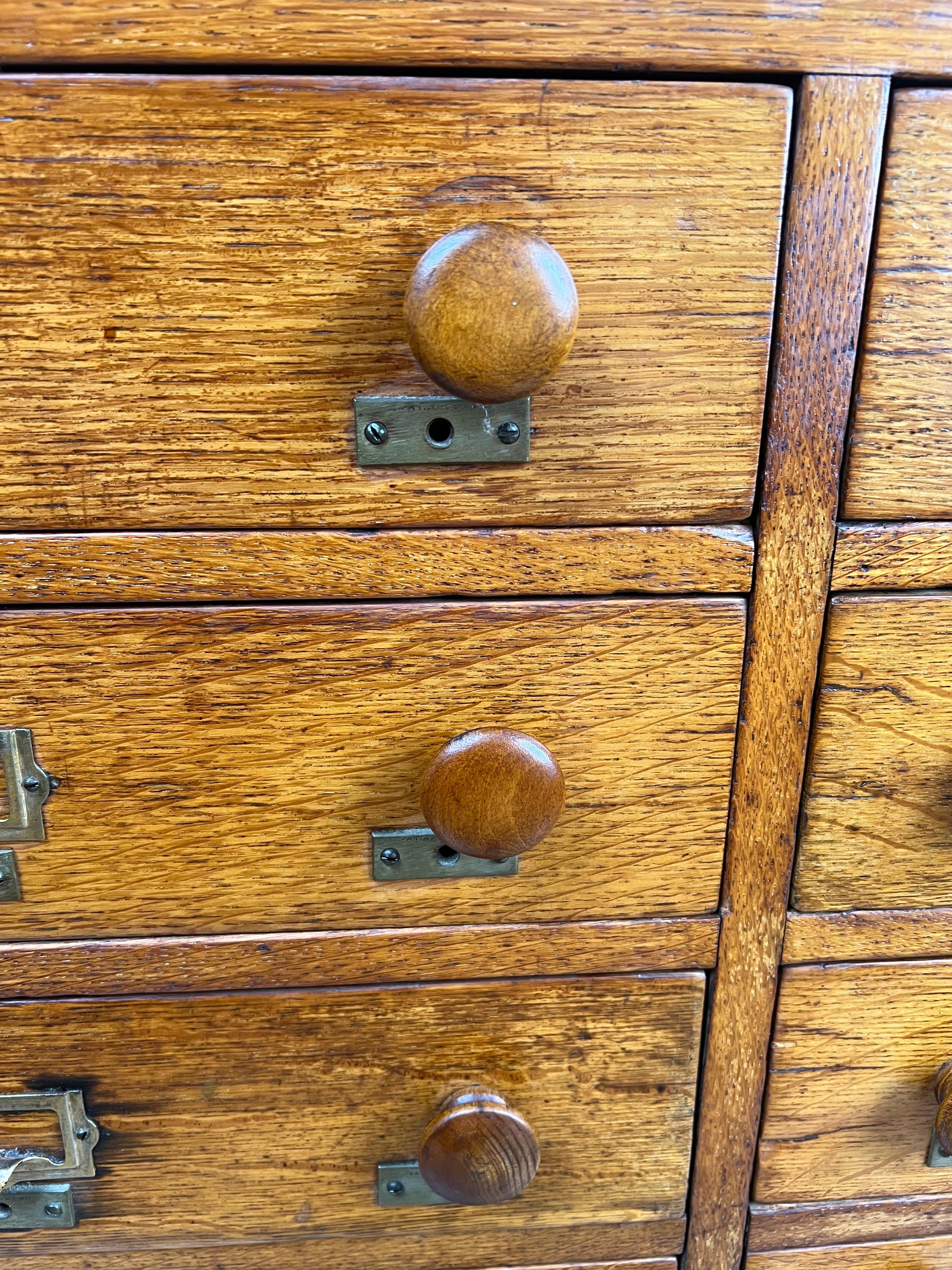 Ottone Cartella a più cassetti in Oak Antico c. Inizio del XX secolo in vendita