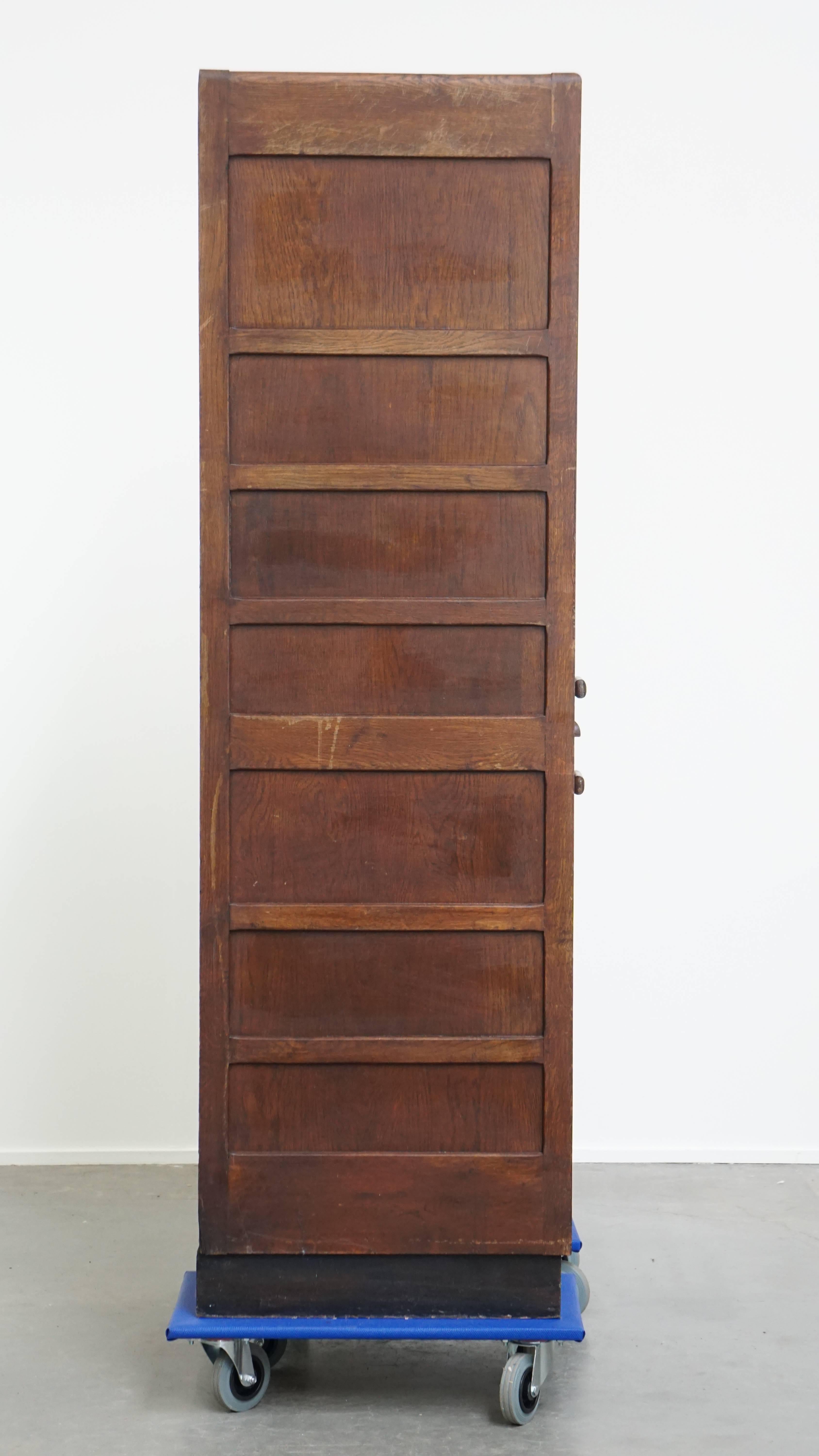 Fatto a mano Armadietto notarile antico in quercia con due ante a rullo e serratura funzionante in vendita