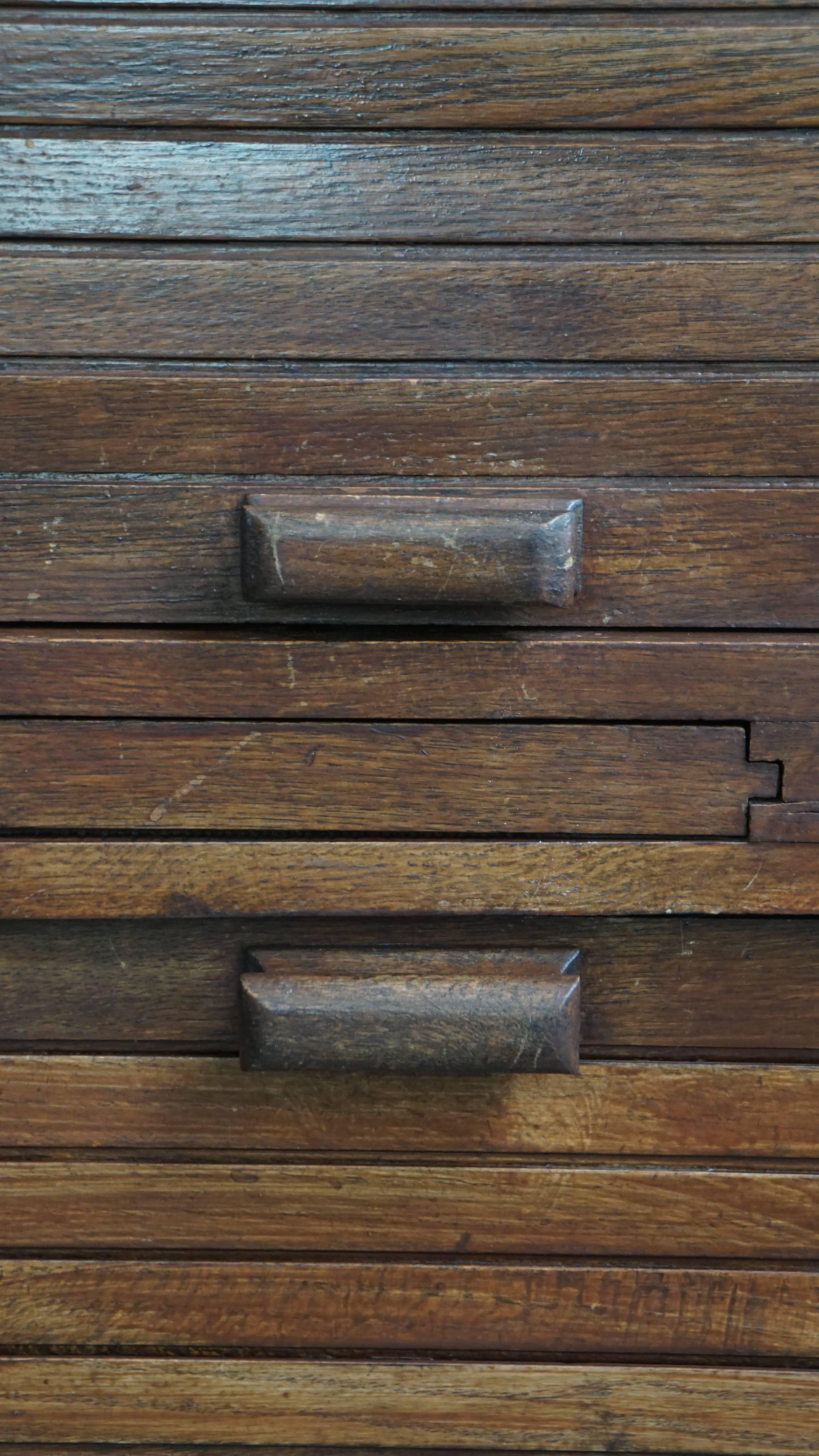 Quercia Armadietto notarile antico in quercia con due ante a rullo e serratura funzionante in vendita