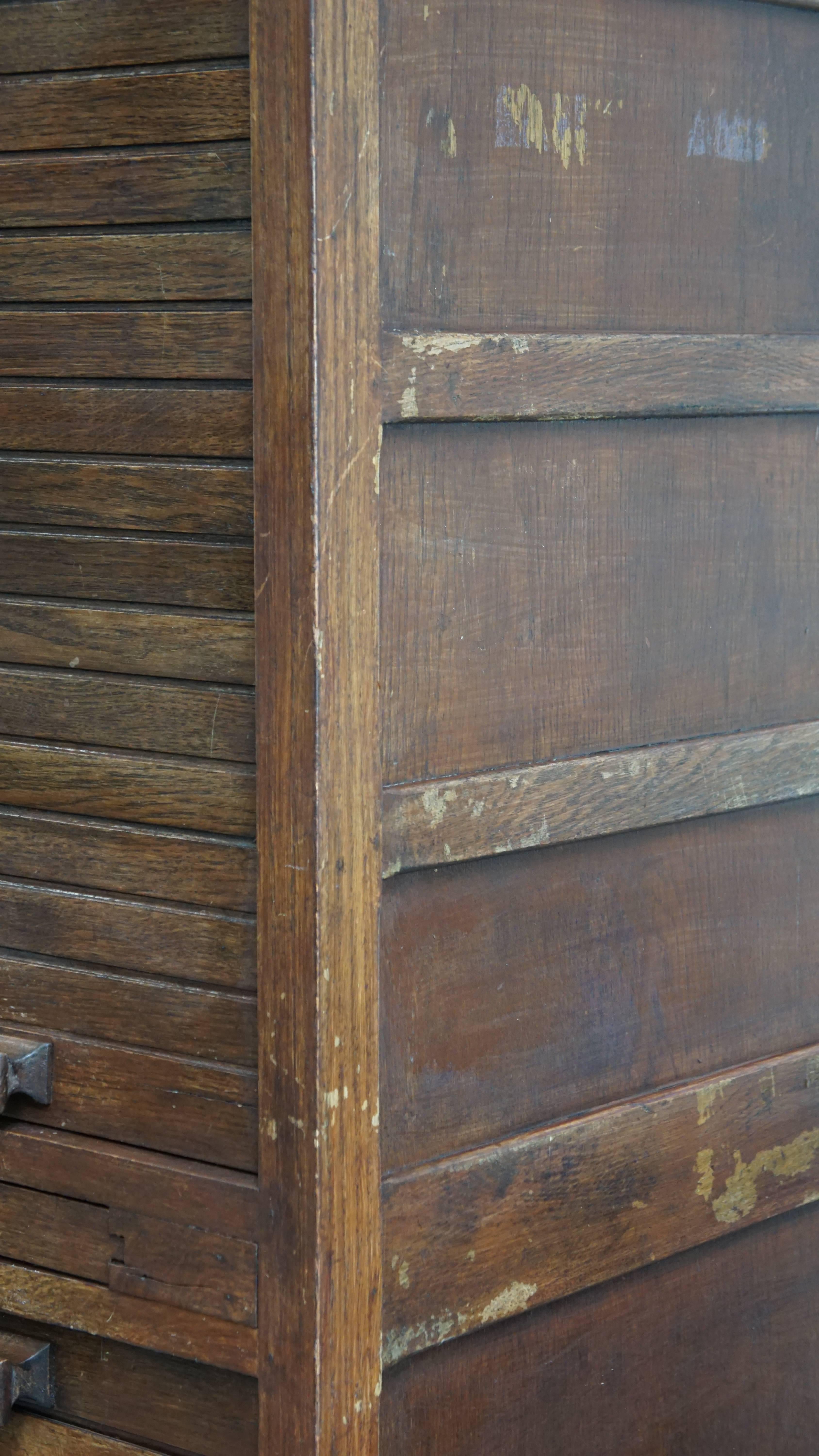 Armadietto notarile antico in quercia con due ante a rullo e serratura funzionante in vendita 3