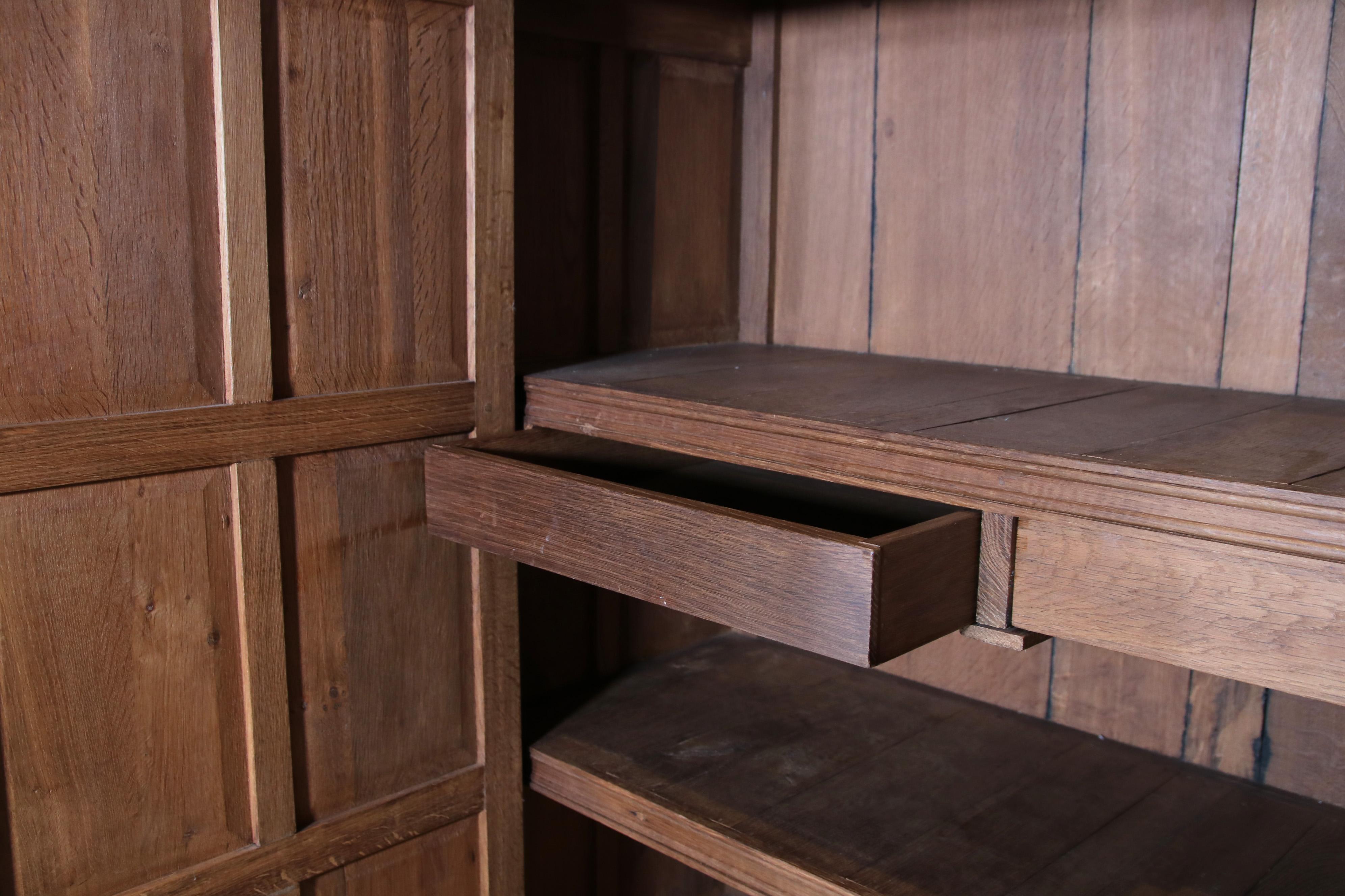 Antique oak panel cabinet from the 19th century In Good Condition For Sale In Amsterdam, Noord Holland