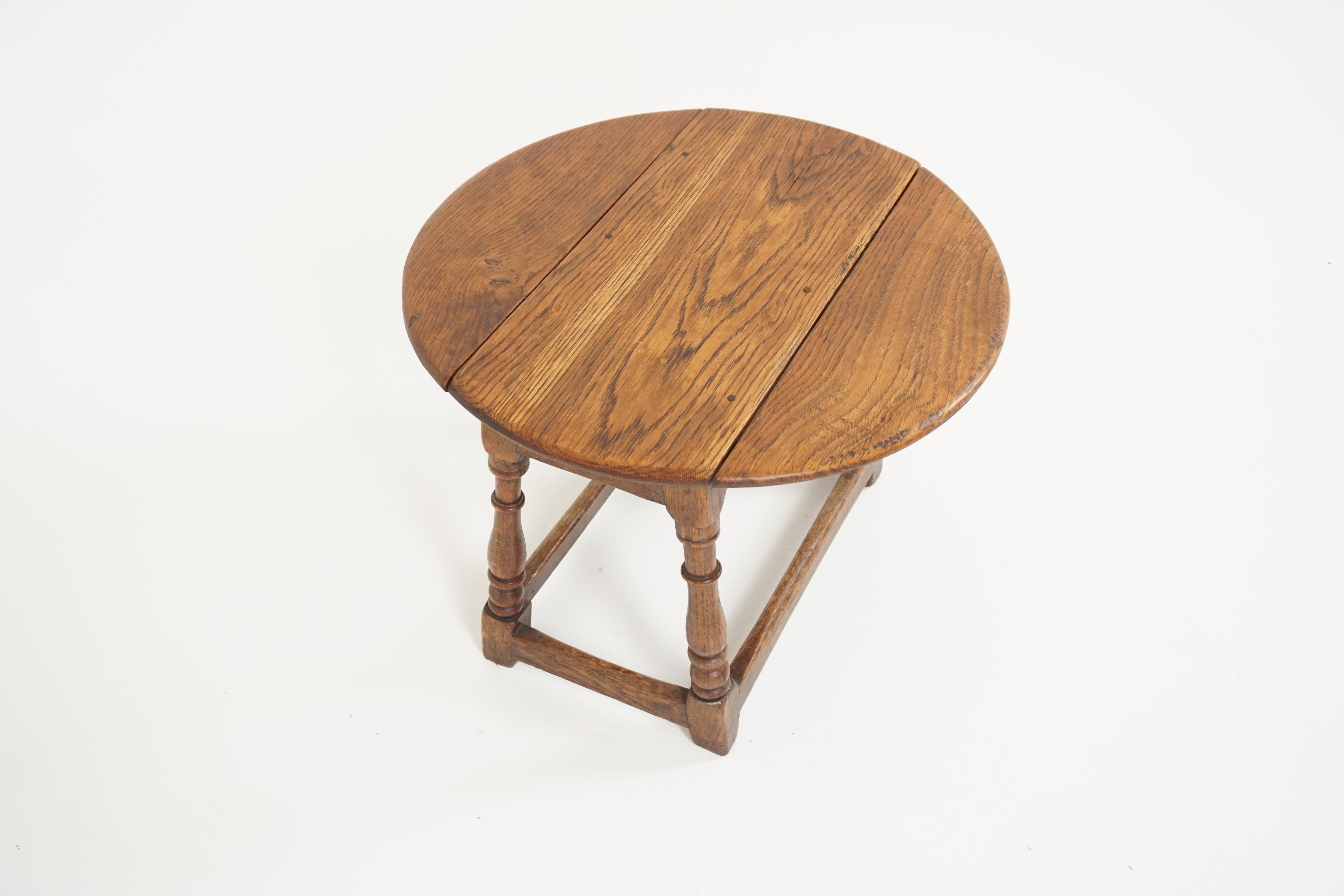 Antique Oak Petite Drop-Leaf Table, Gateleg Table, Scotland 1920, B2003 In Good Condition In Vancouver, BC