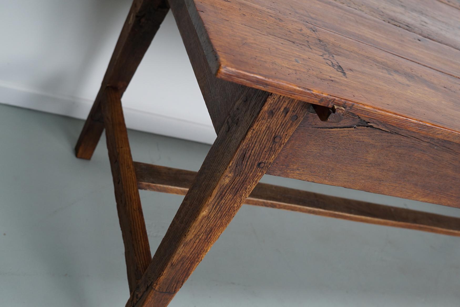 This elegant table was made in Southern France in the 19th century. The table was made in solid oak & pine with beautiful grain patterns. It has a very warm color and the table shows many marks of use, old repairs and a has a great patina. The knee