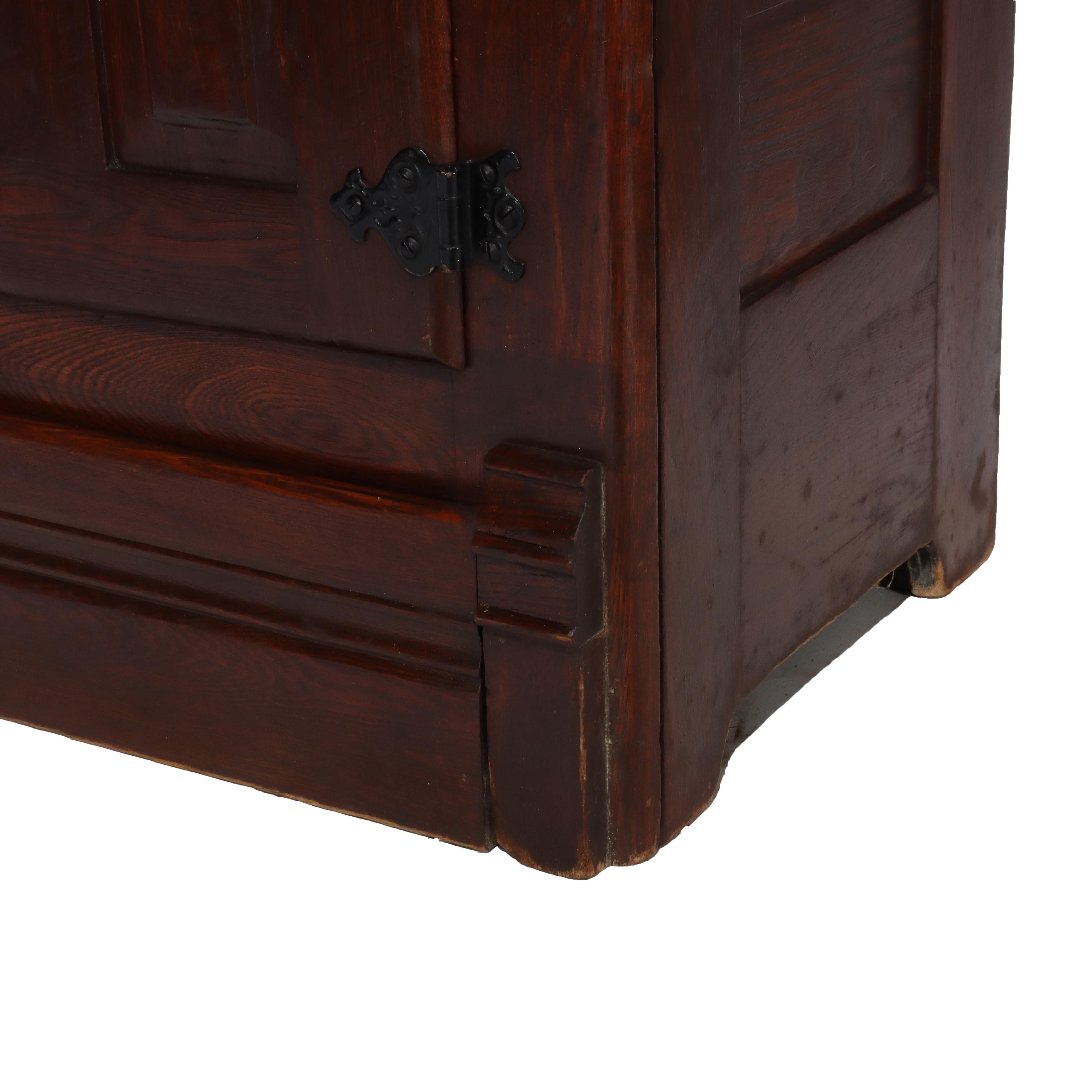 Primitif Glacière ancienne à panneaux surélevés en Oak Oak C1900 en vente