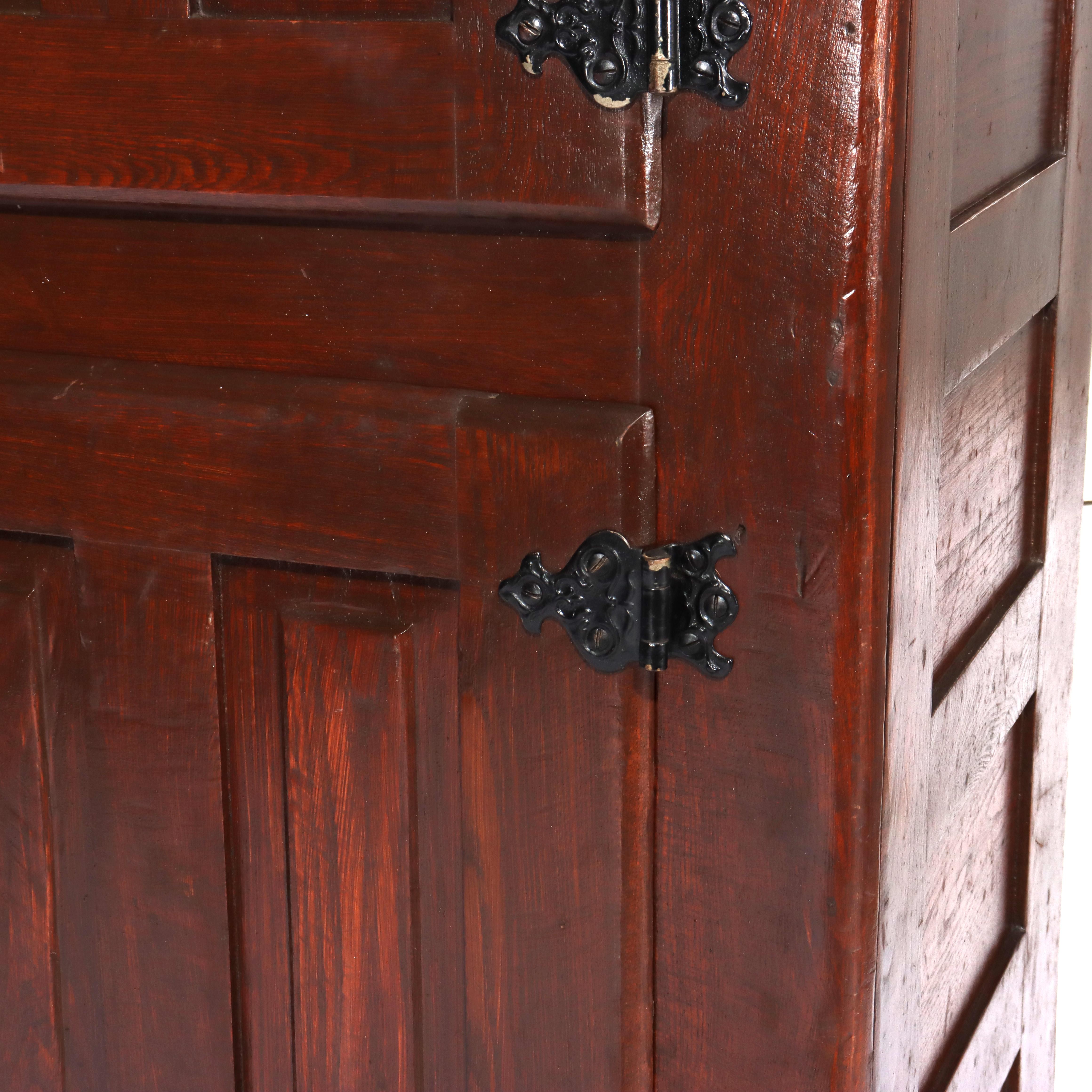 20ième siècle Glacière ancienne à panneaux surélevés en Oak Oak C1900 en vente