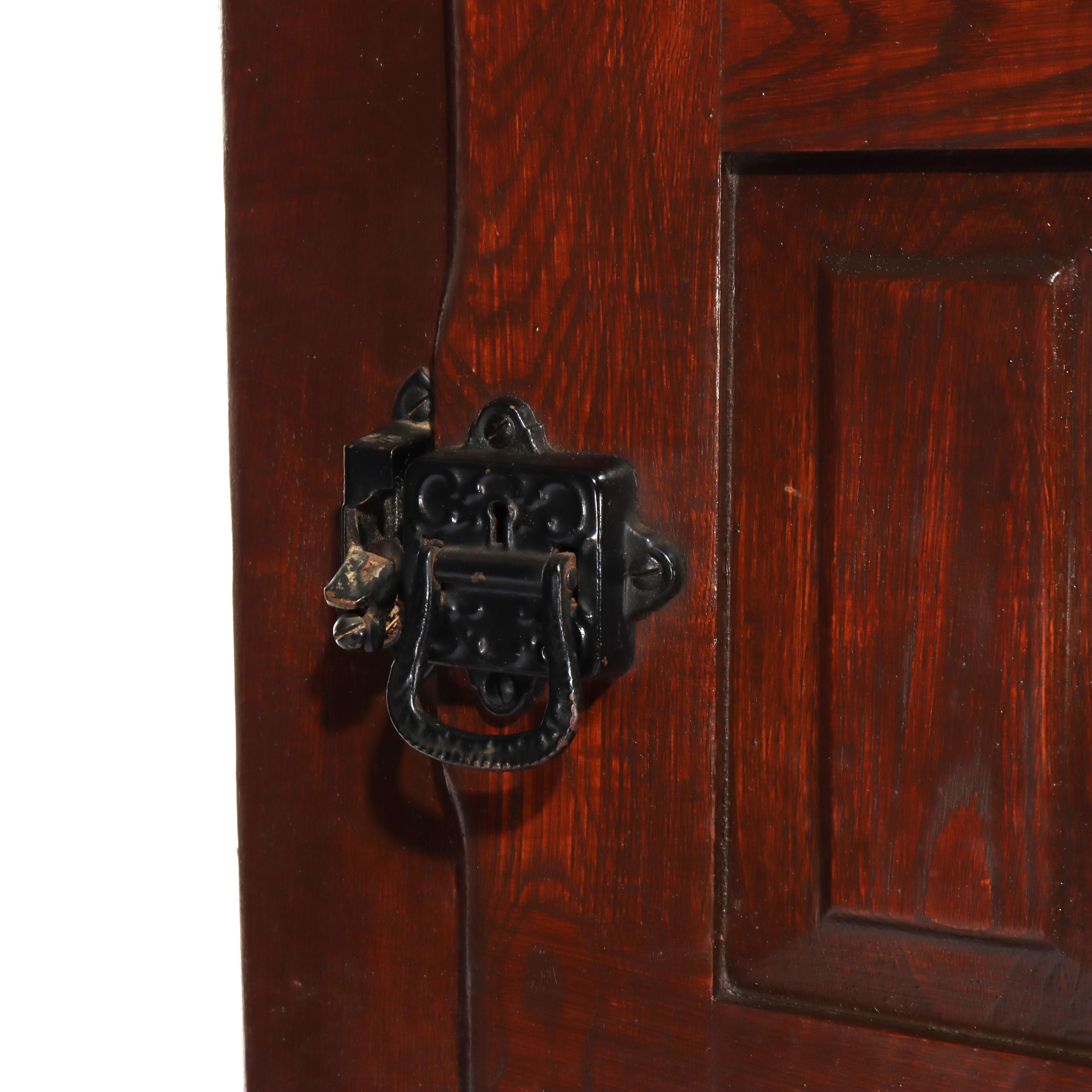 Glacière ancienne à panneaux surélevés en Oak Oak C1900 en vente 1