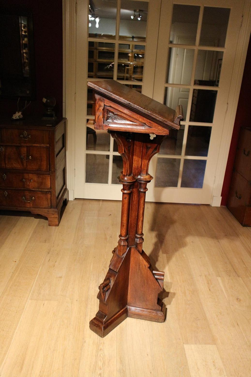 Antique Oak Reading Stand / Book Stand In Good Condition In Eindhoven, NL