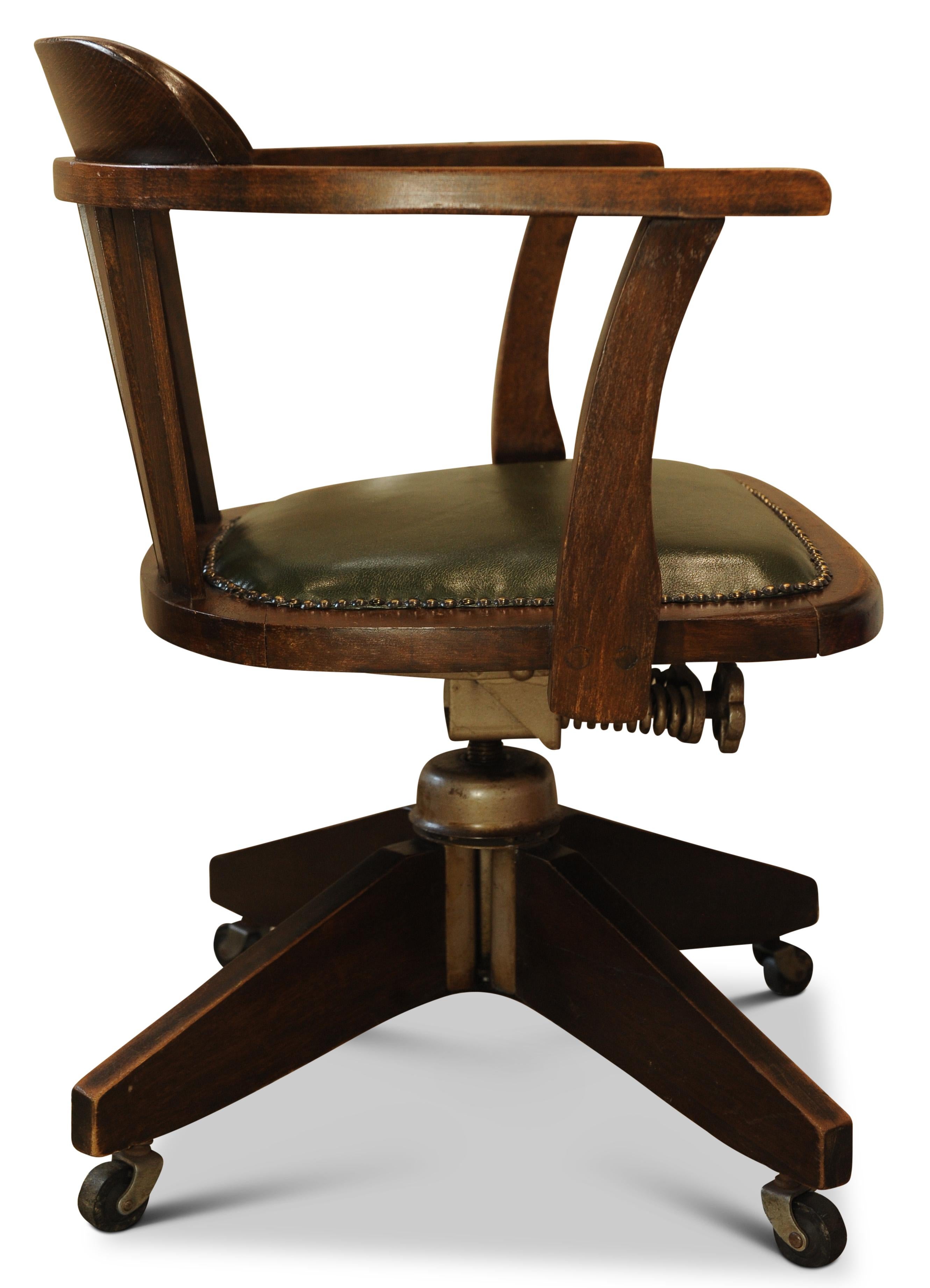 Silla de escritorio giratoria con respaldo de riel de roble antiguo y asiento de cuero verde Racing Cuero en venta