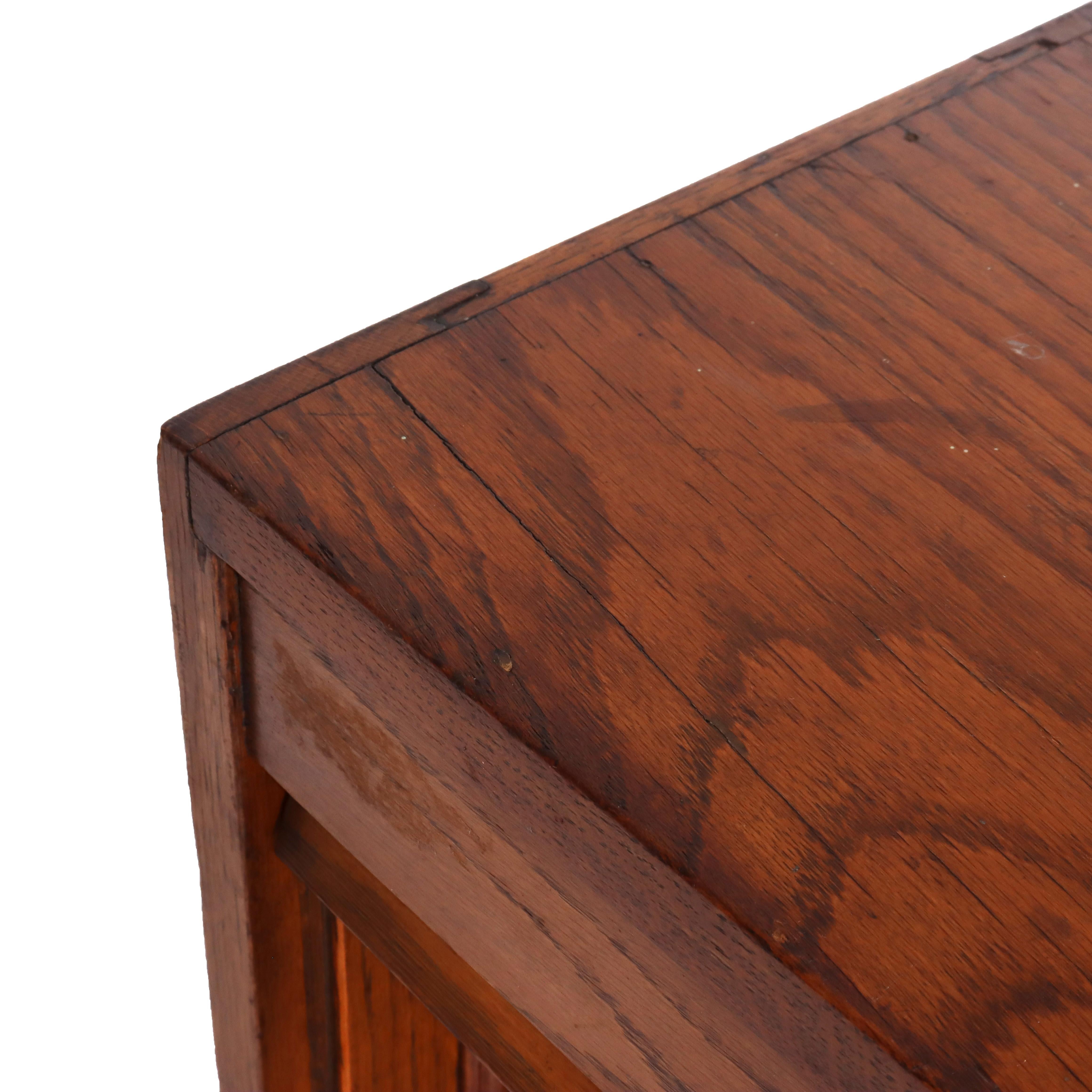 Ancienne armoire à rideaux en Oak Oak C1920 Bon état - En vente à Big Flats, NY