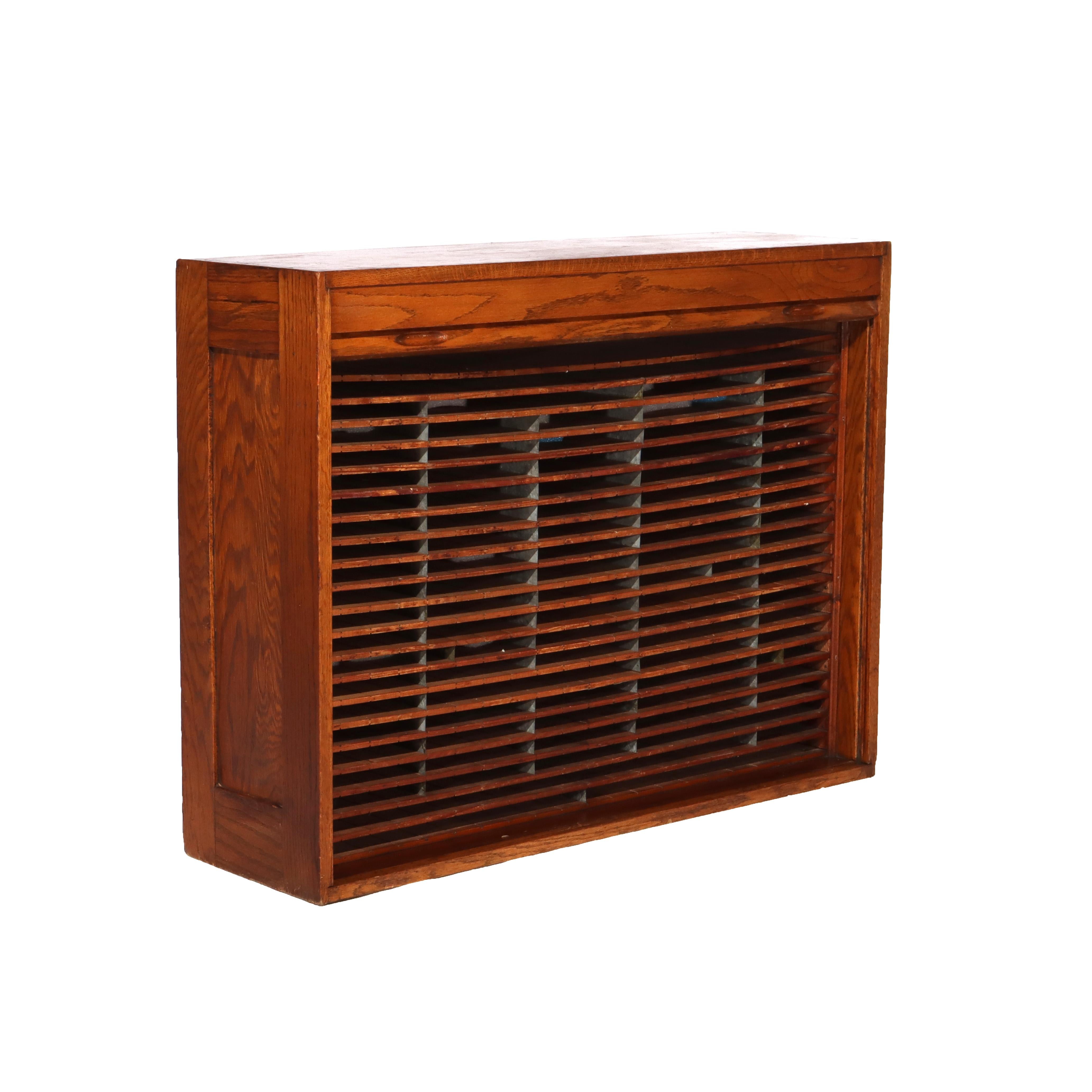 Ancienne armoire à rideaux en Oak Oak C1920 en vente 1