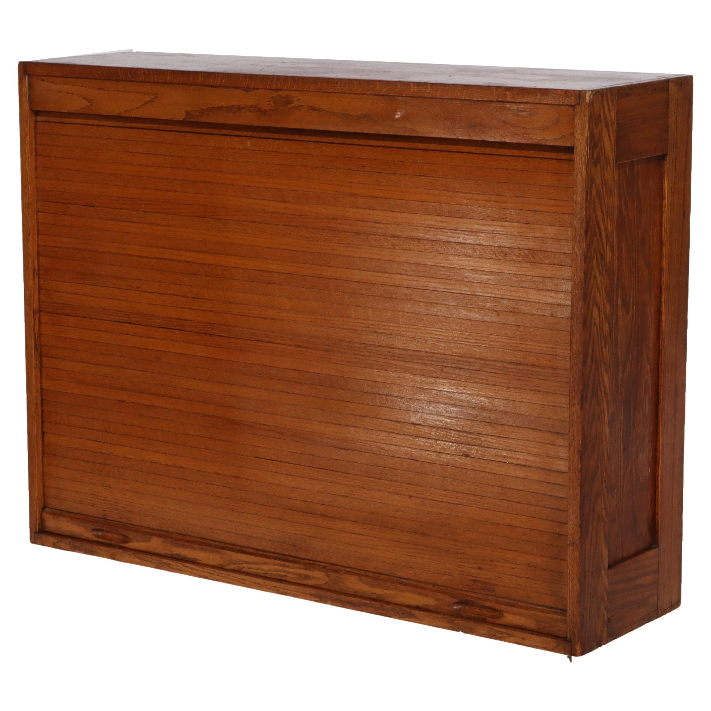 Antico armadio in Oak Rolle C1920