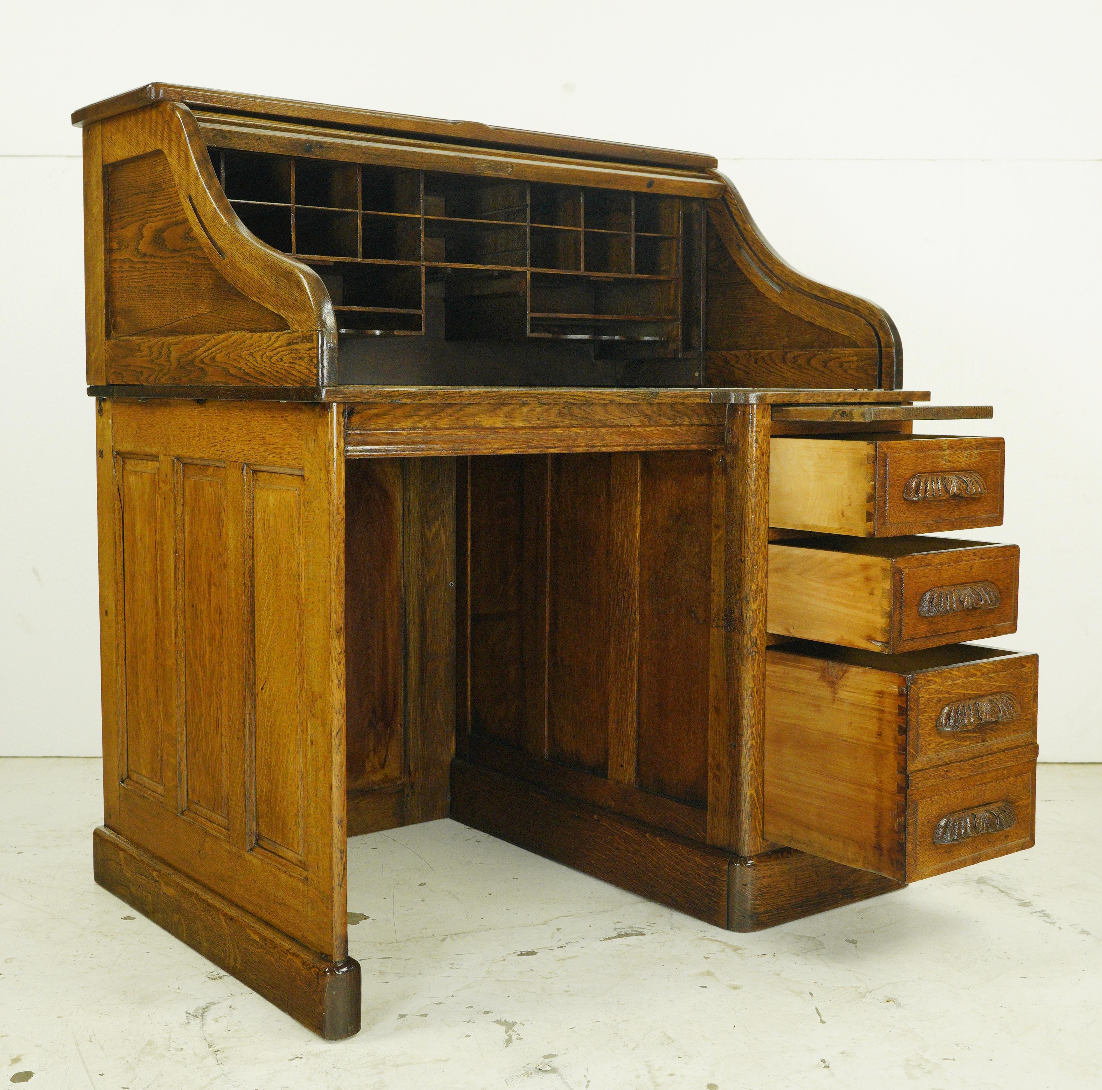 Antique Oak Roll Top Storage Secretary Desk In Good Condition In New York, NY