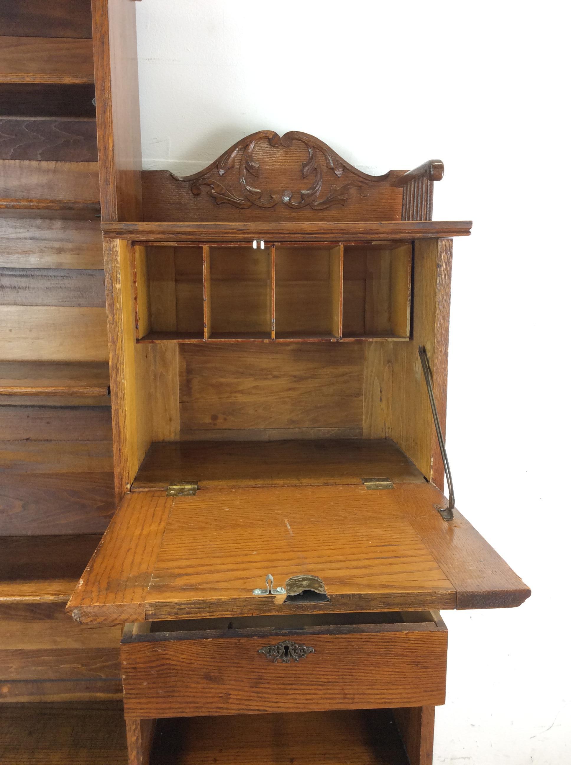 Antiguo Aparador de Roble con Librería y Escritorio de Frente Caído en venta 6
