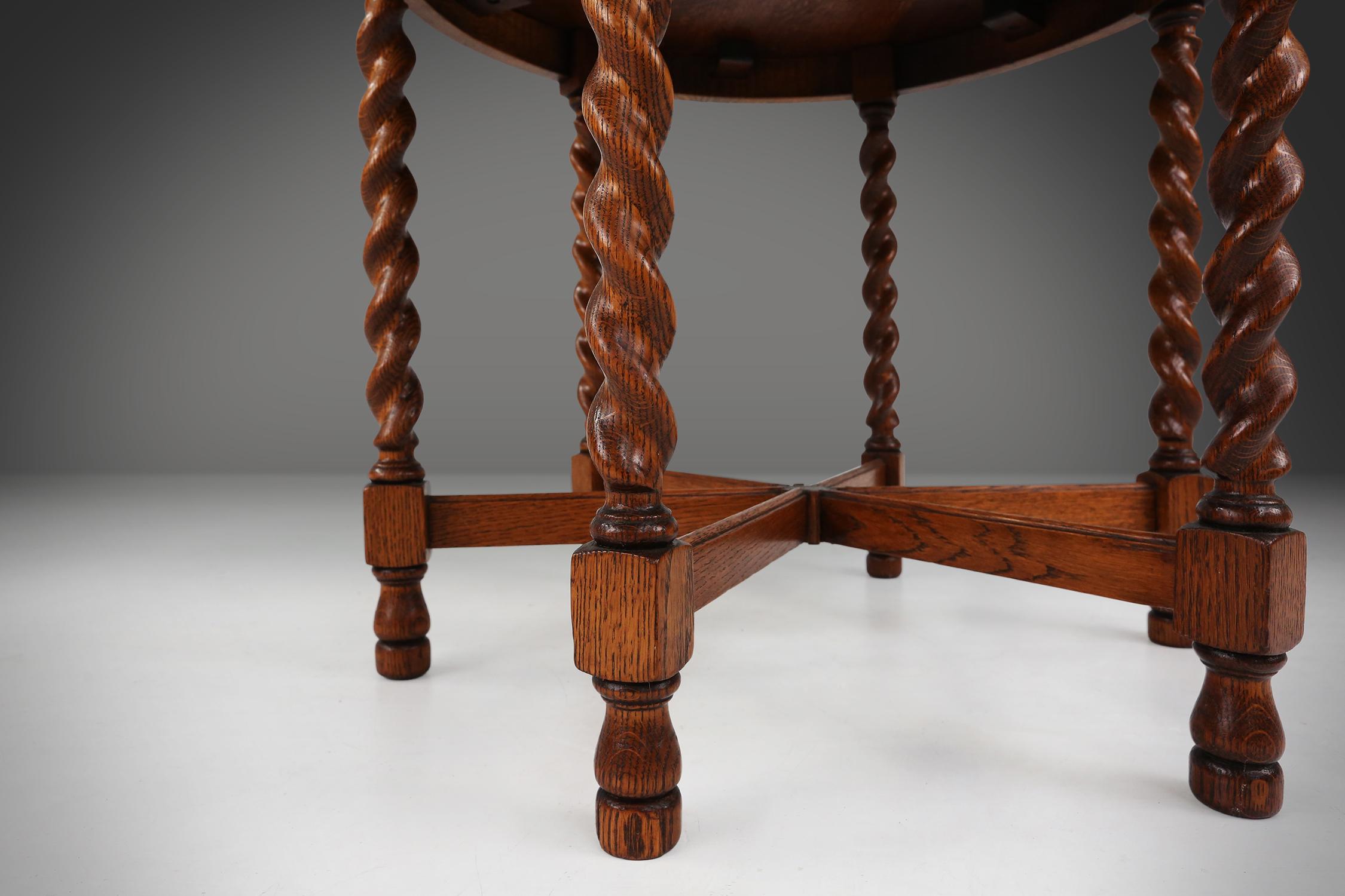 Antique oak side table 1890 For Sale 2