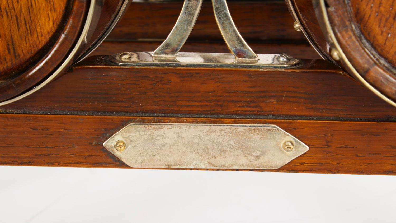 Carafes anciennes en chêne argenté à trois fûts sur Stand 19ème siècle en vente 5