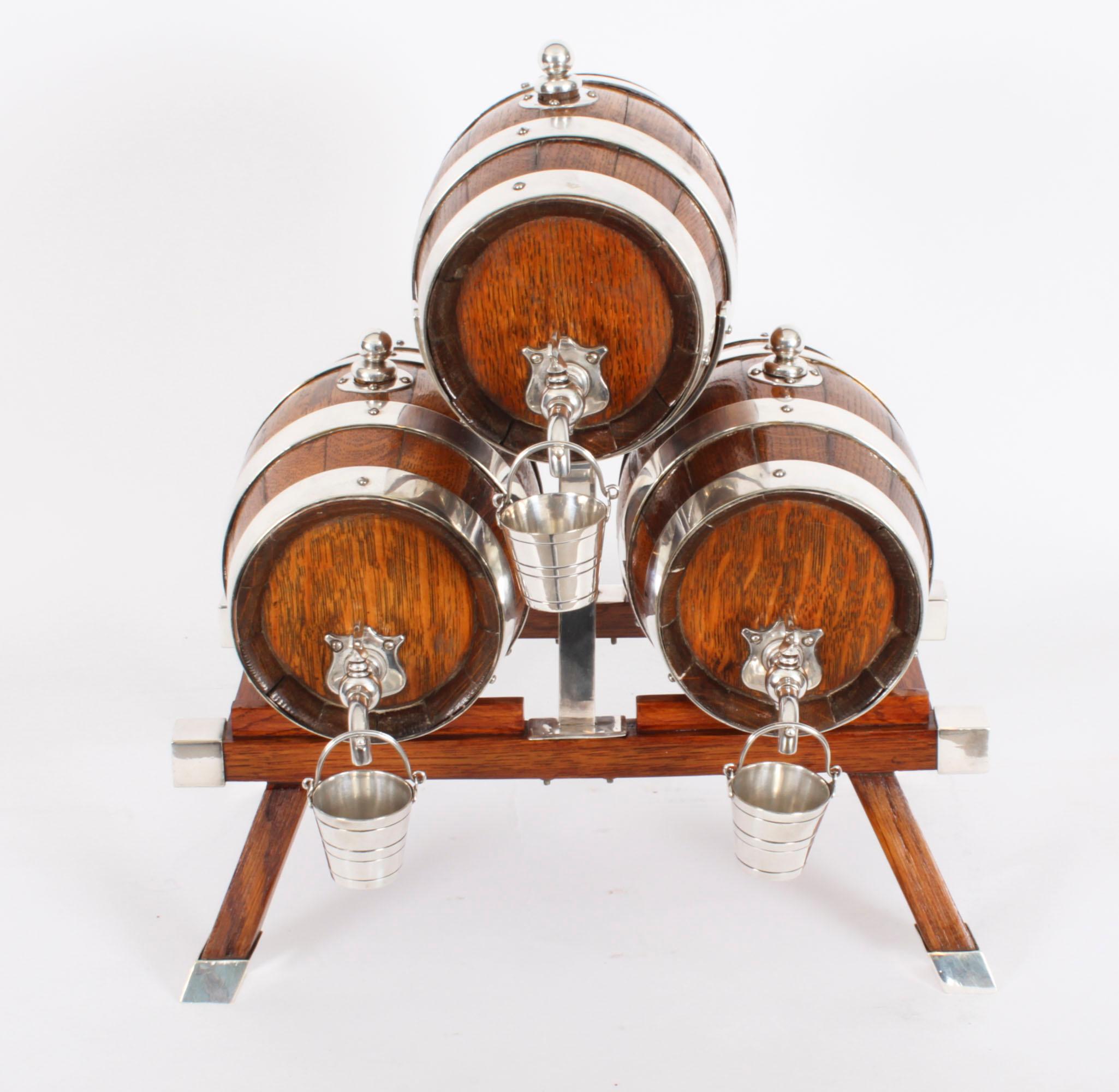 Antique Oak Silver plated Three Oak Barrel Dispensers & Tot Pails 19th C In Good Condition In London, GB