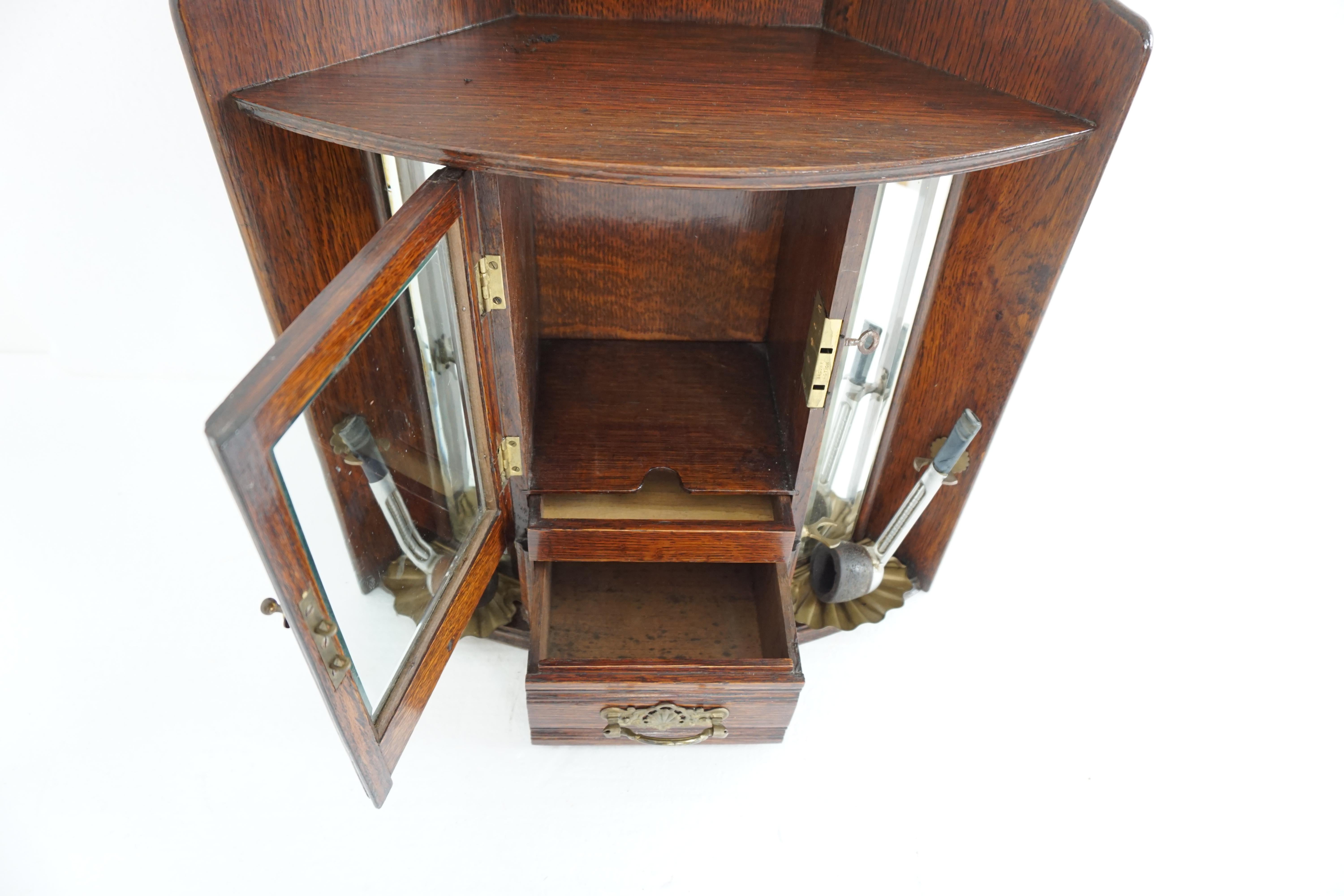 Antique oak smokers cabinet, corner cabinet, Scotland, 1900, H086

Scotland 

1900

Solid oak
Original finish
Shelf above
Simple beveled glass door
With almost concealed drawer interior
pullout / pull-out drawer below
Flanked by a pair of beveled