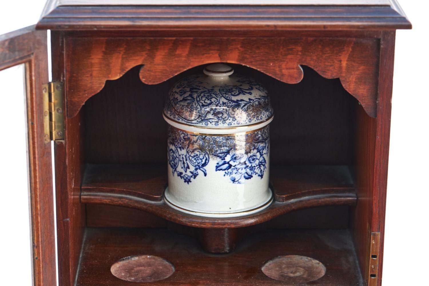 Gabinete de fumador antiguo de roble siglo XX en venta