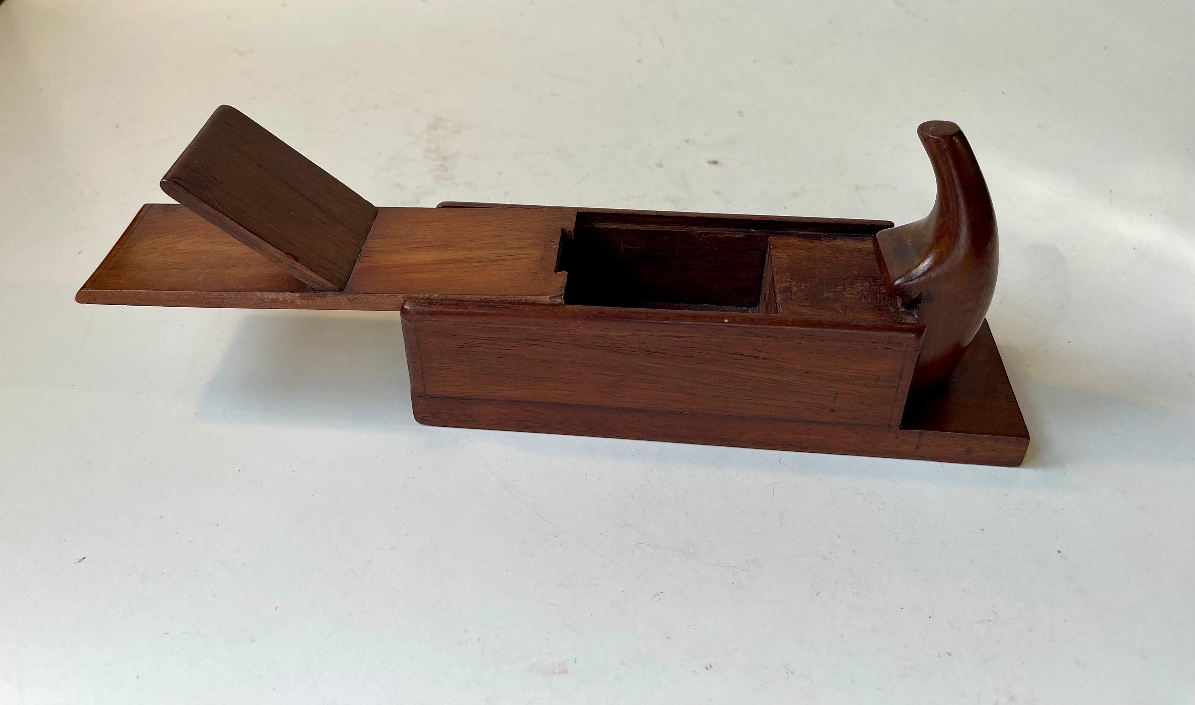 Antique Oak Snuff Box in the form of a Woodworking Plane In Good Condition For Sale In Esbjerg, DK