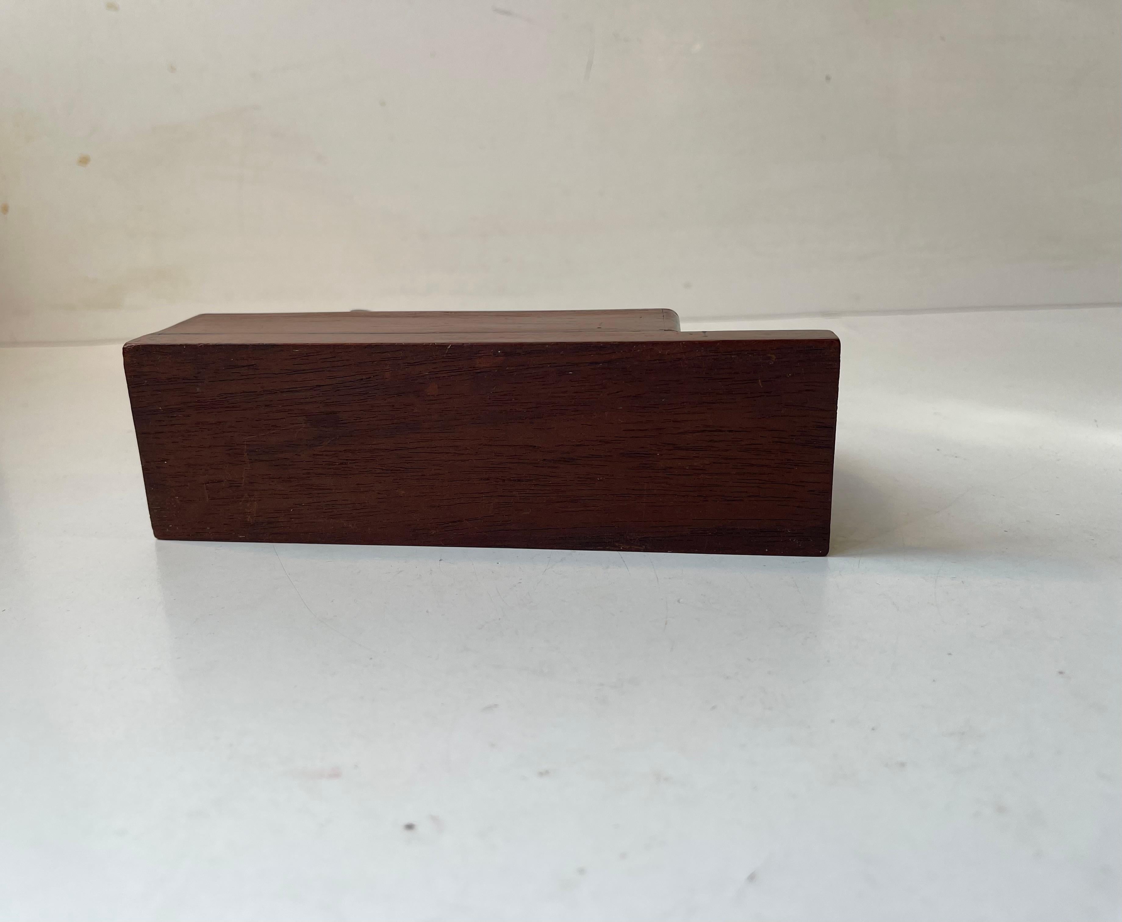 Antique Oak Snuff Box in the form of a Woodworking Plane For Sale 2
