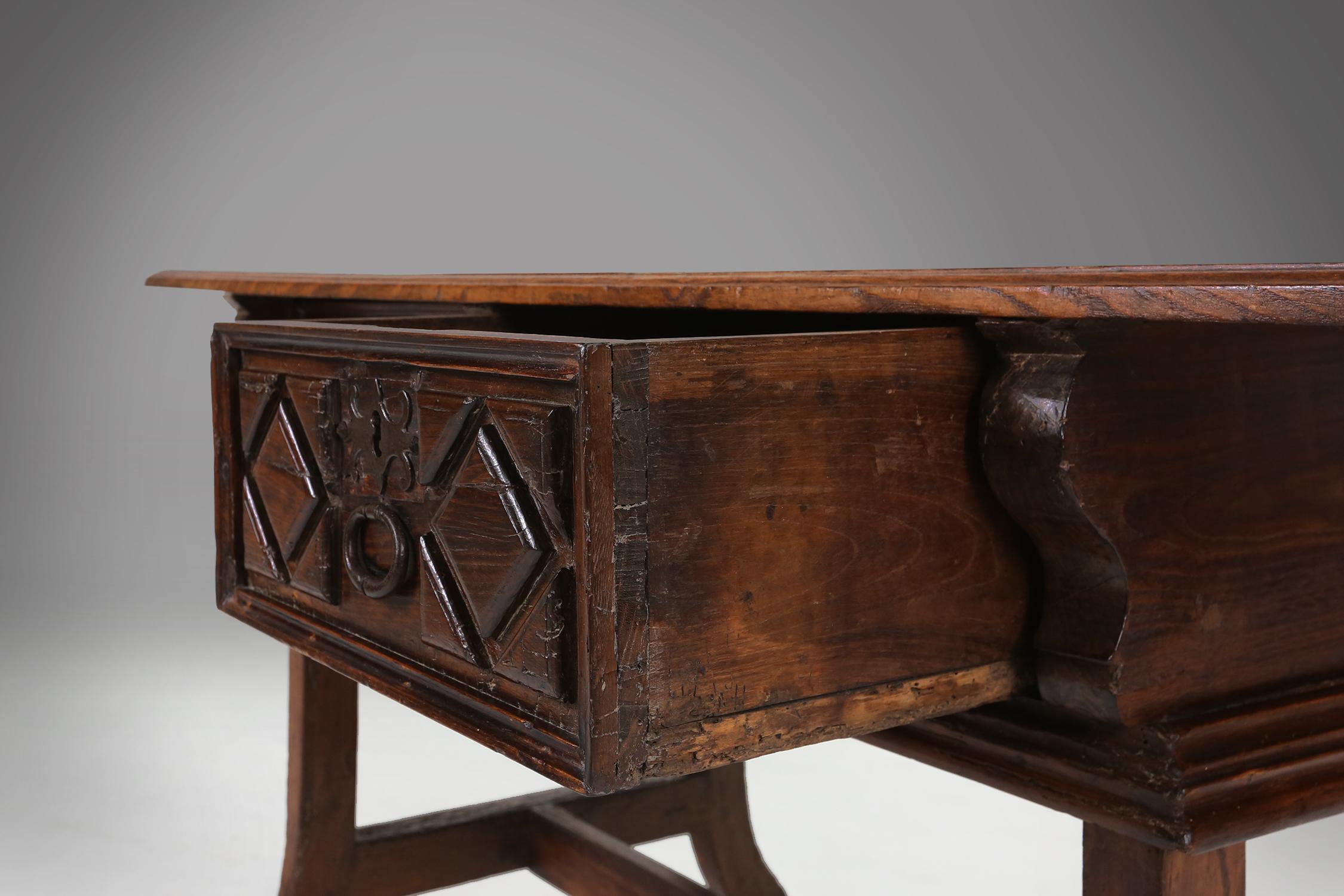 Antique oak Spanish console table with handcrafted drawers, 18th century For Sale 1