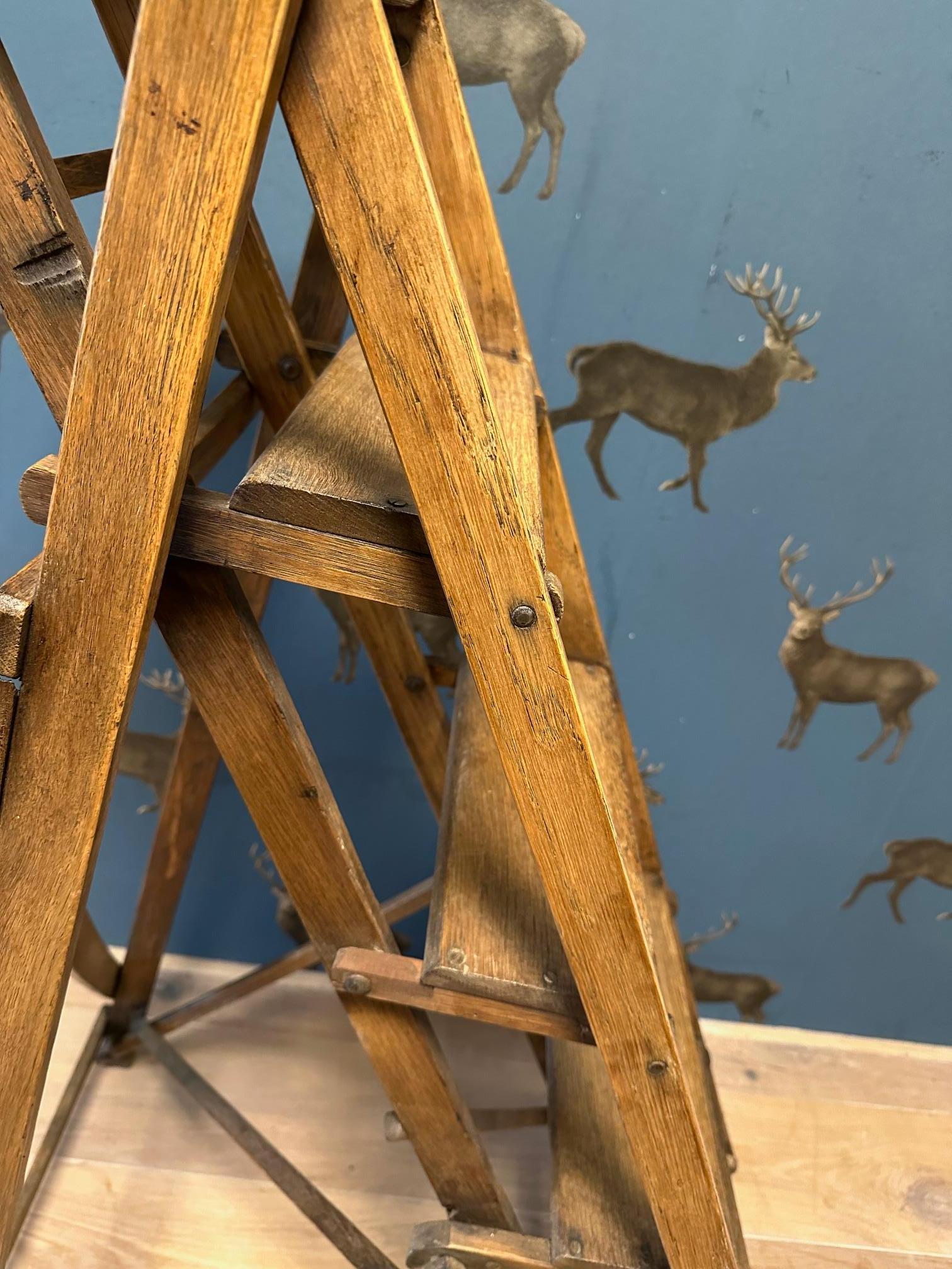 antike Eichenstufen im Zustand „Gut“ im Angebot in BEEKBERGEN, NL