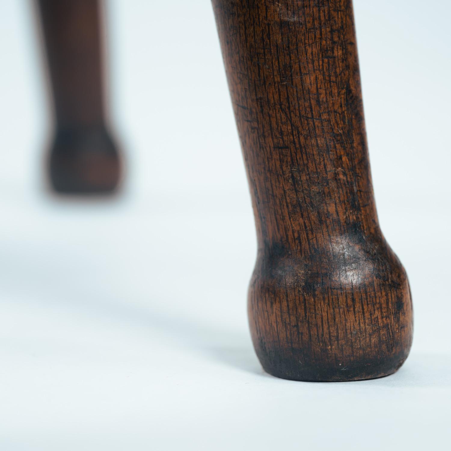 Brutalisme Tabourets en chêne antique, ensemble de 2 en vente