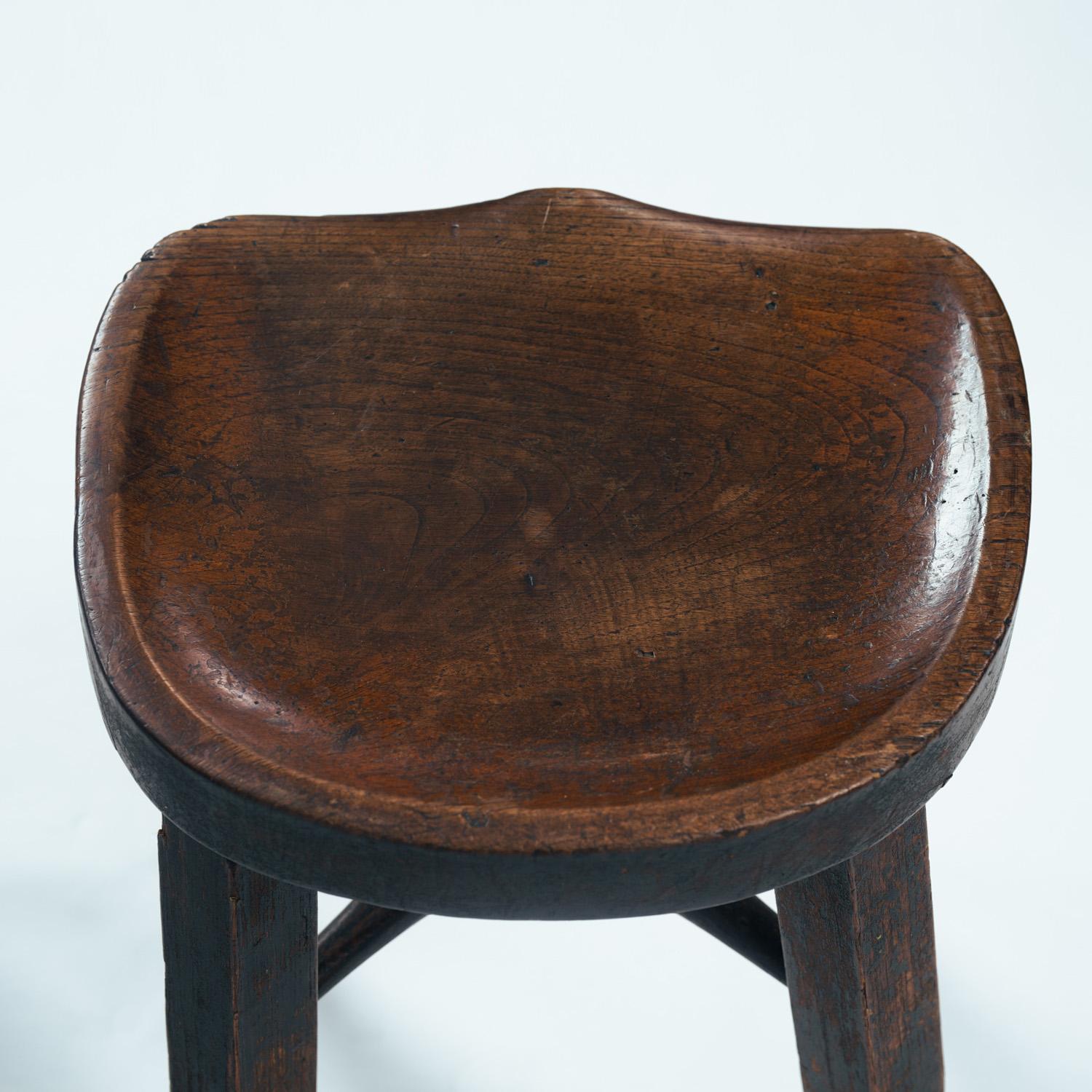 Fait main Tabourets en chêne antique, ensemble de 2 en vente