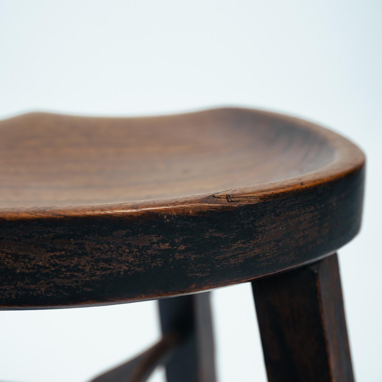 Début du 20ème siècle Tabourets en chêne antique, ensemble de 2 en vente