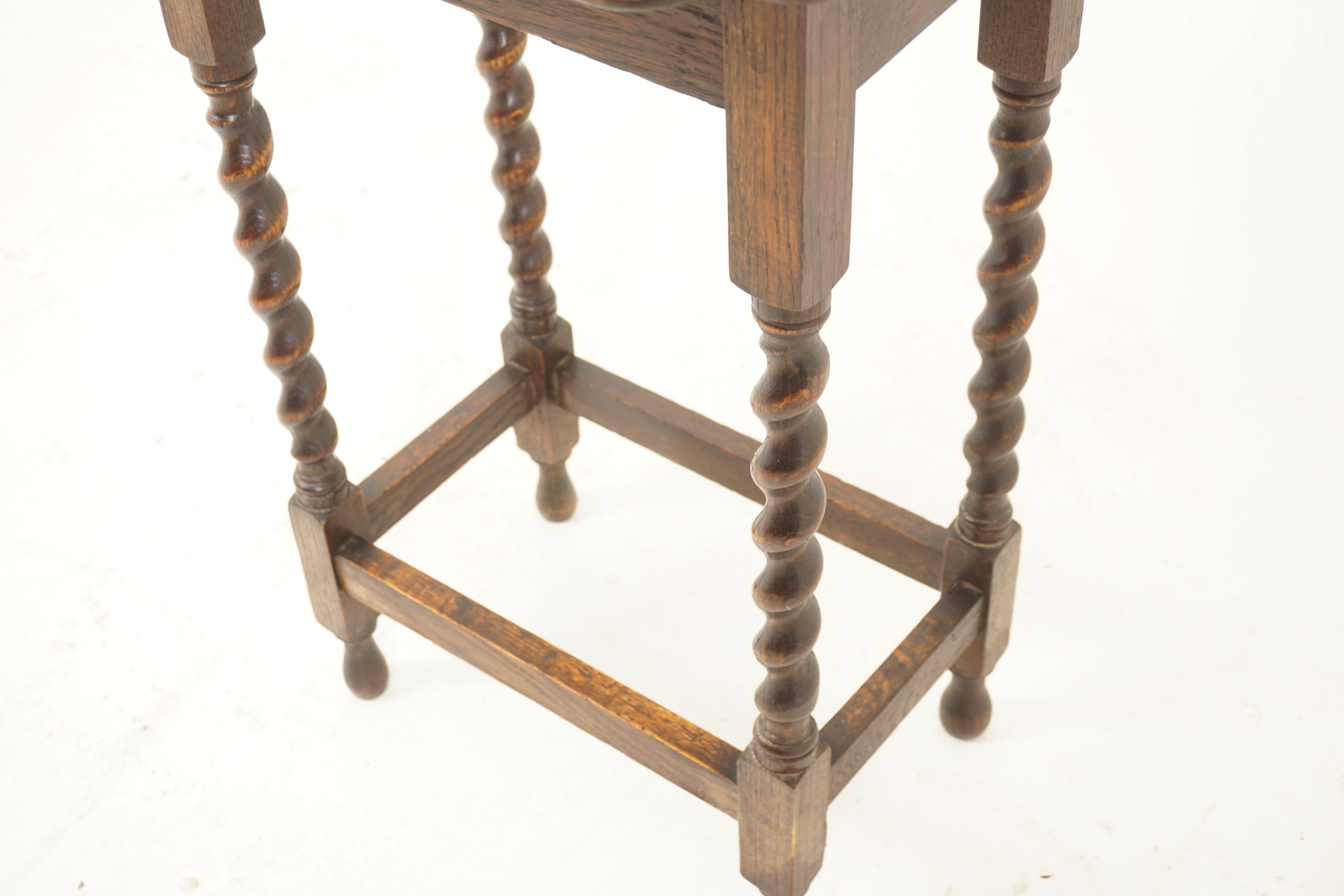 Antique Oak Table, Barley Twist Oval Occasional Table, Scotland 1920, H1149 In Good Condition In Vancouver, BC