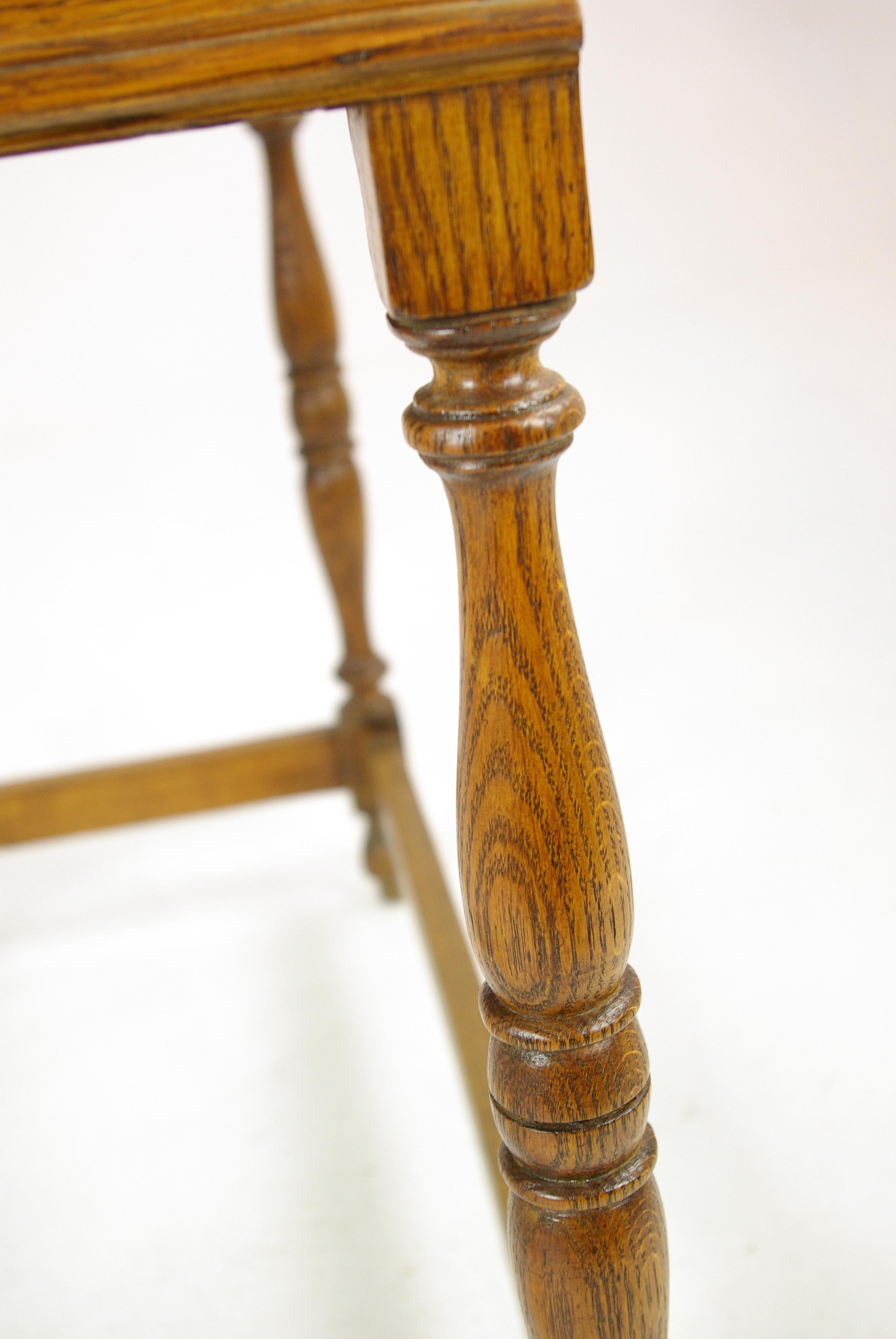 Antique Oak Table, Carved Tiger Oak Hall Table, Scotland, 1910s, H518 In Good Condition In Vancouver, BC