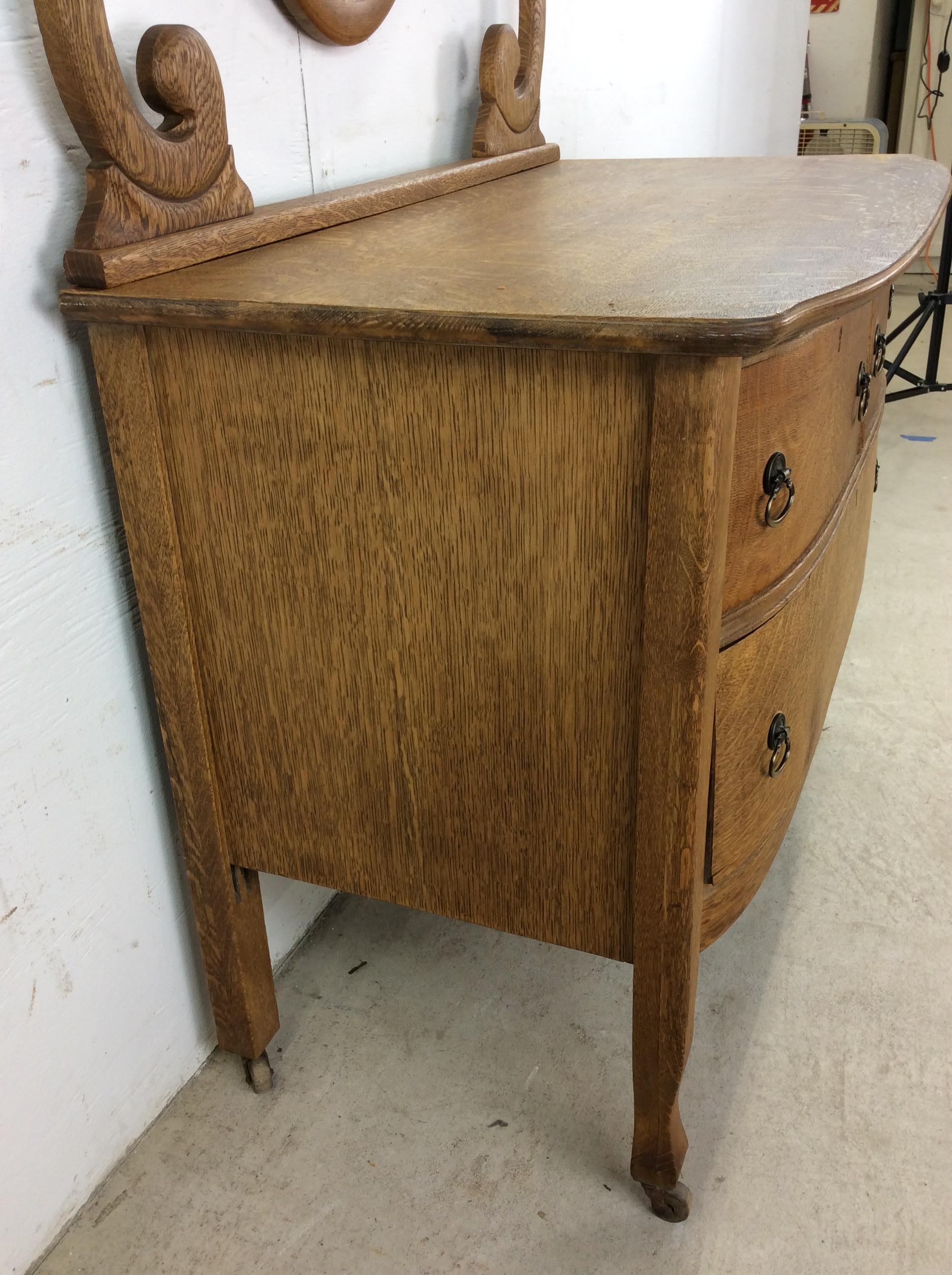 Cómoda antigua de tres cajones de roble con espejo oval montado en venta 6