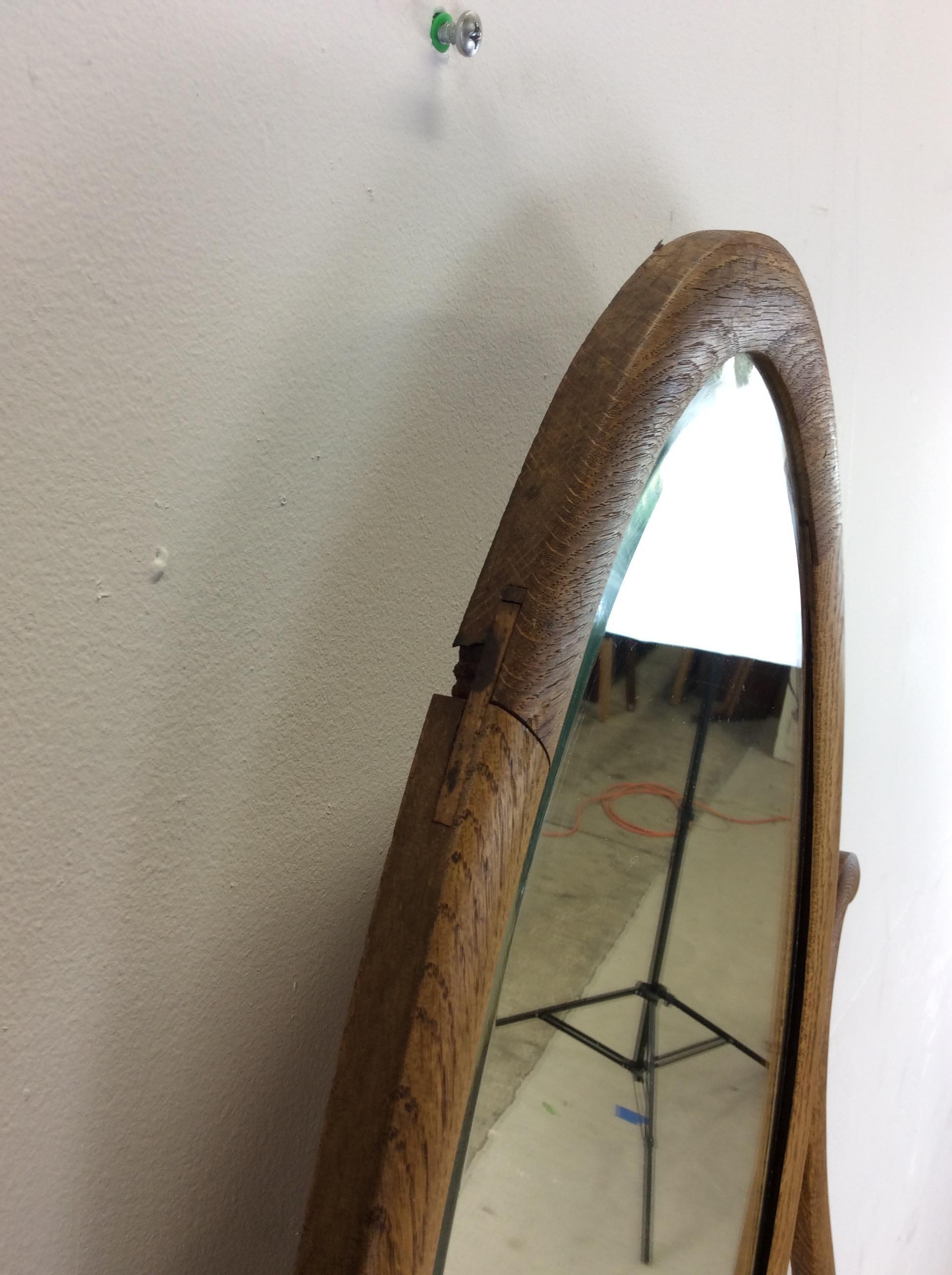 Cómoda antigua de tres cajones de roble con espejo oval montado en venta 7