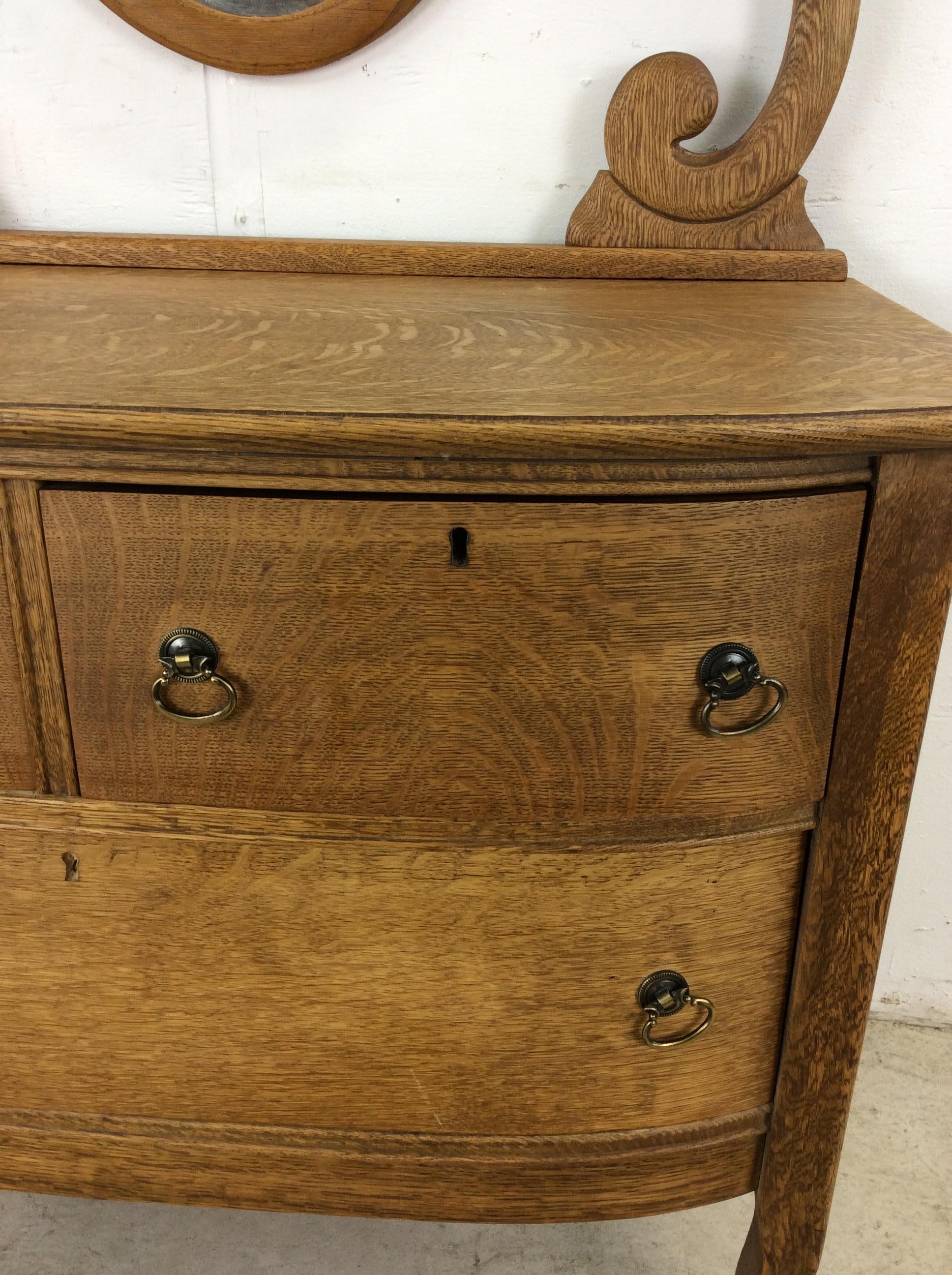 Cómoda antigua de tres cajones de roble con espejo oval montado en venta 12