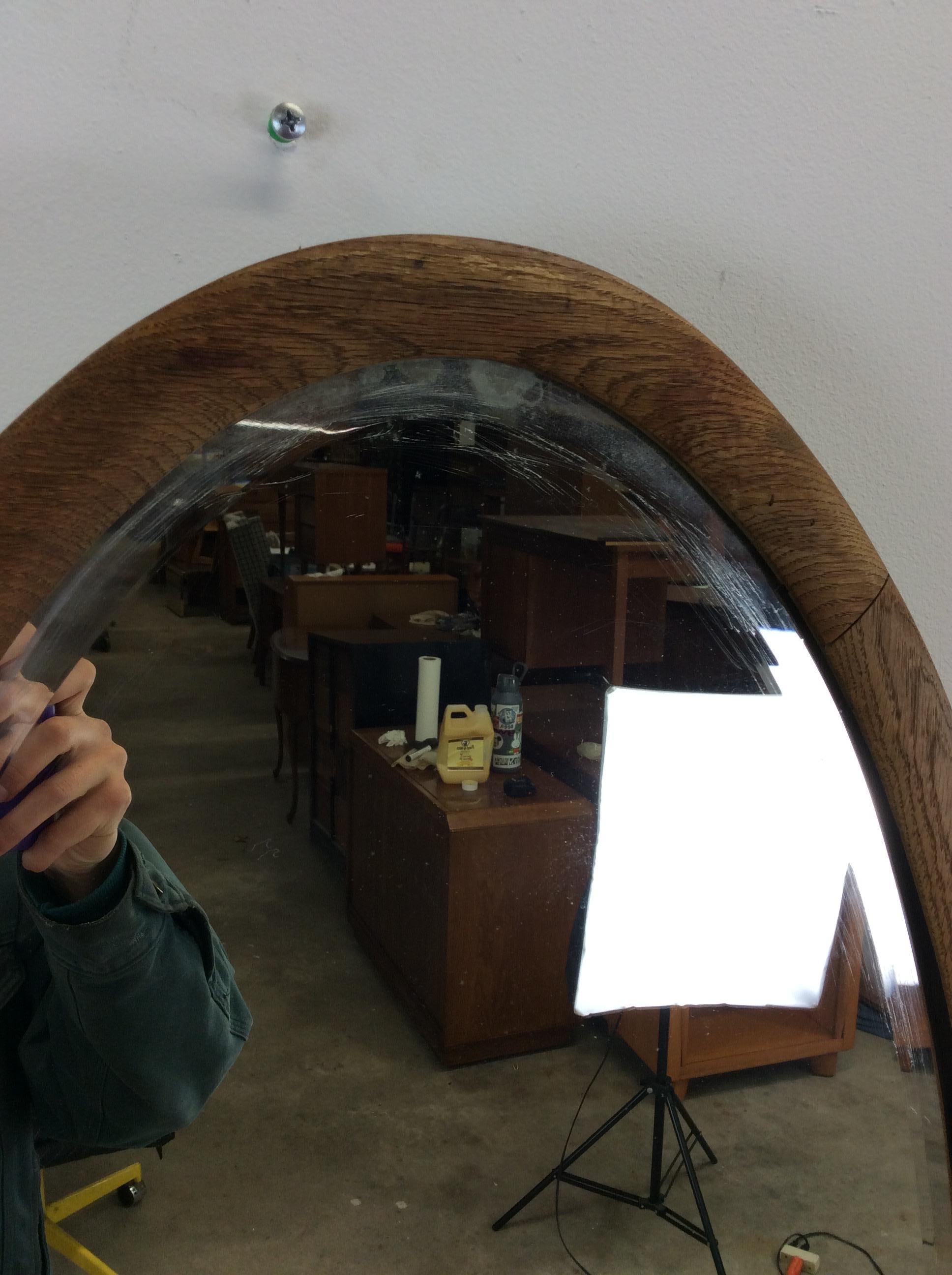 Cómoda antigua de tres cajones de roble con espejo oval montado en venta 2