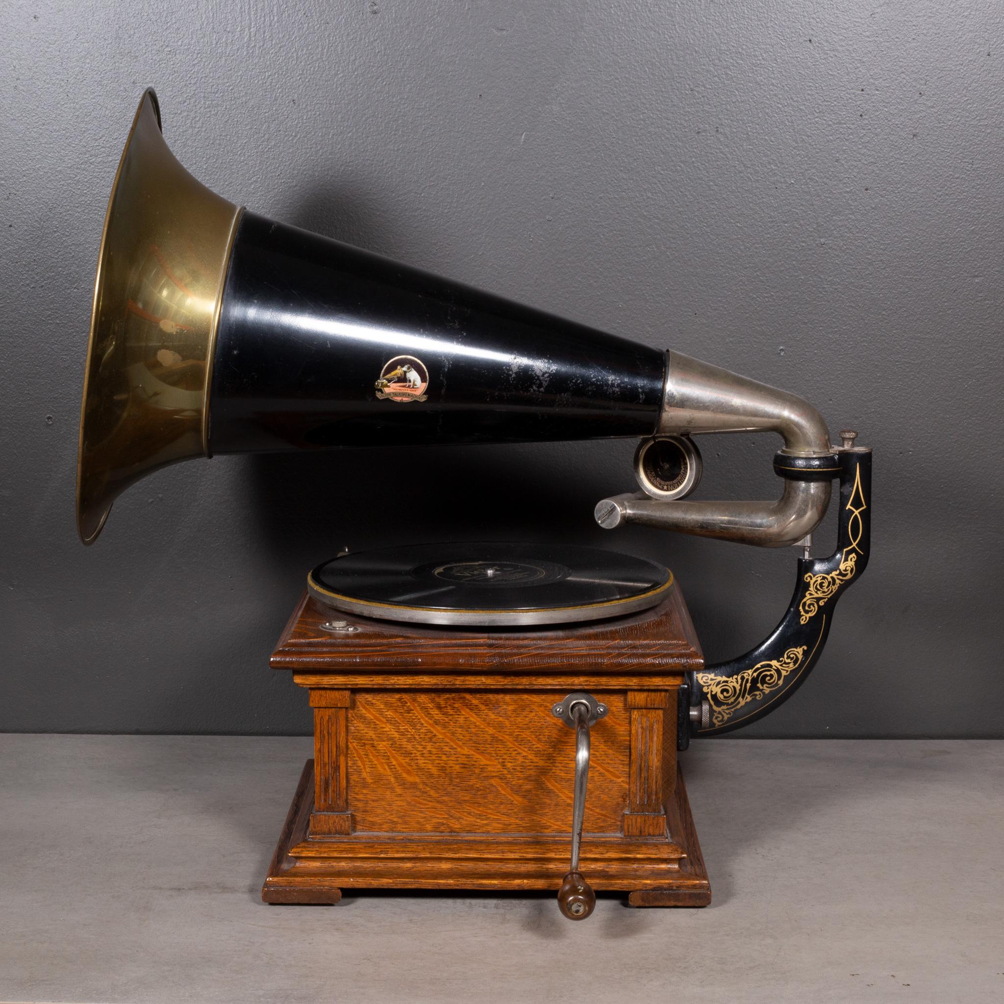 Working Antique Oak Victor Gramophone Talking Machine c.1910 In Good Condition In San Francisco, CA