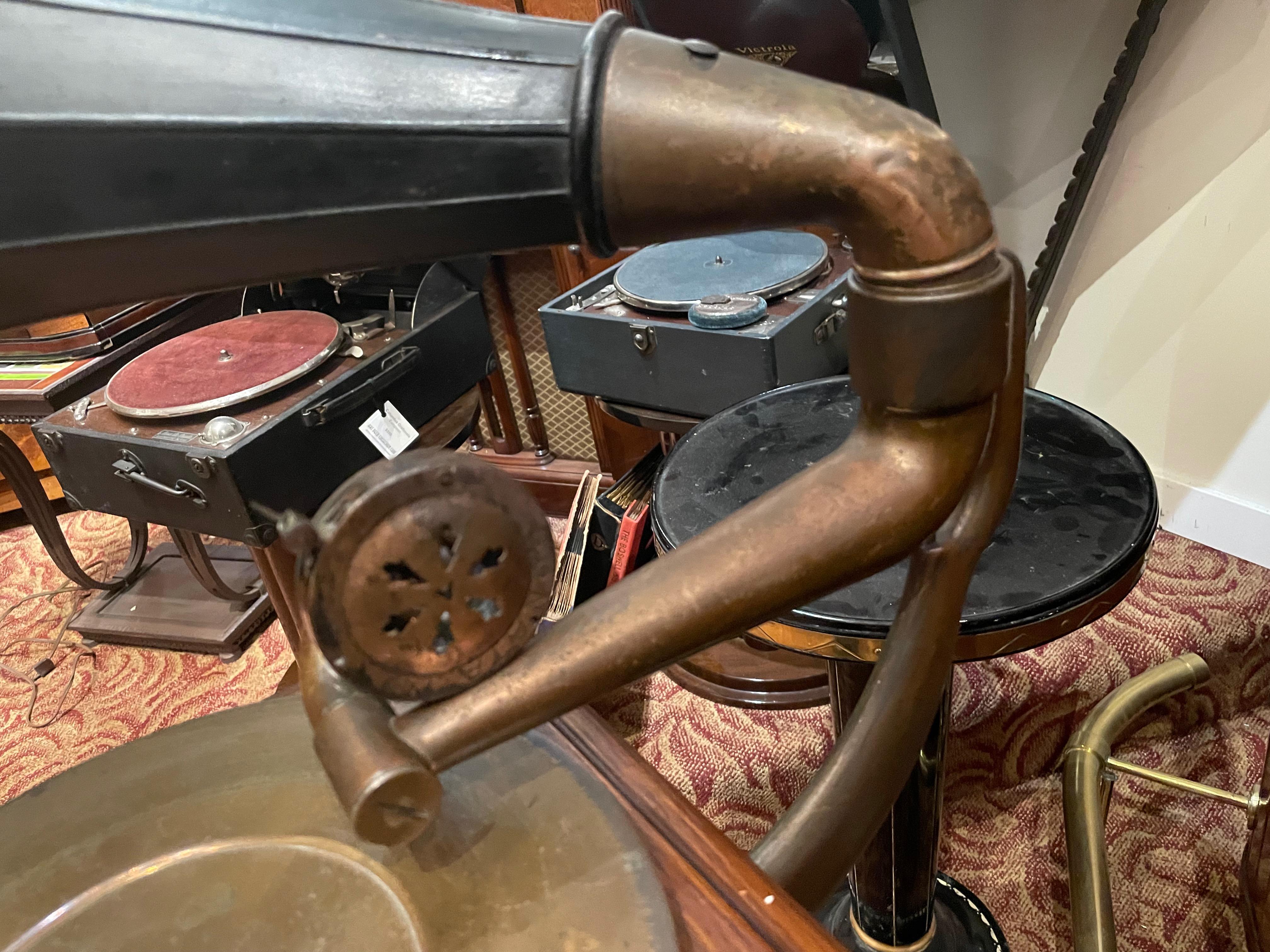 Antike Victor I Victrola Phonograph-Tischmaschine aus Eiche mit Horn (Metall) im Angebot