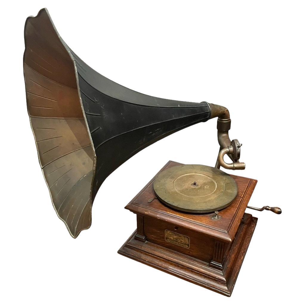 Antike Victor I Victrola Phonograph-Tischmaschine aus Eiche mit Horn