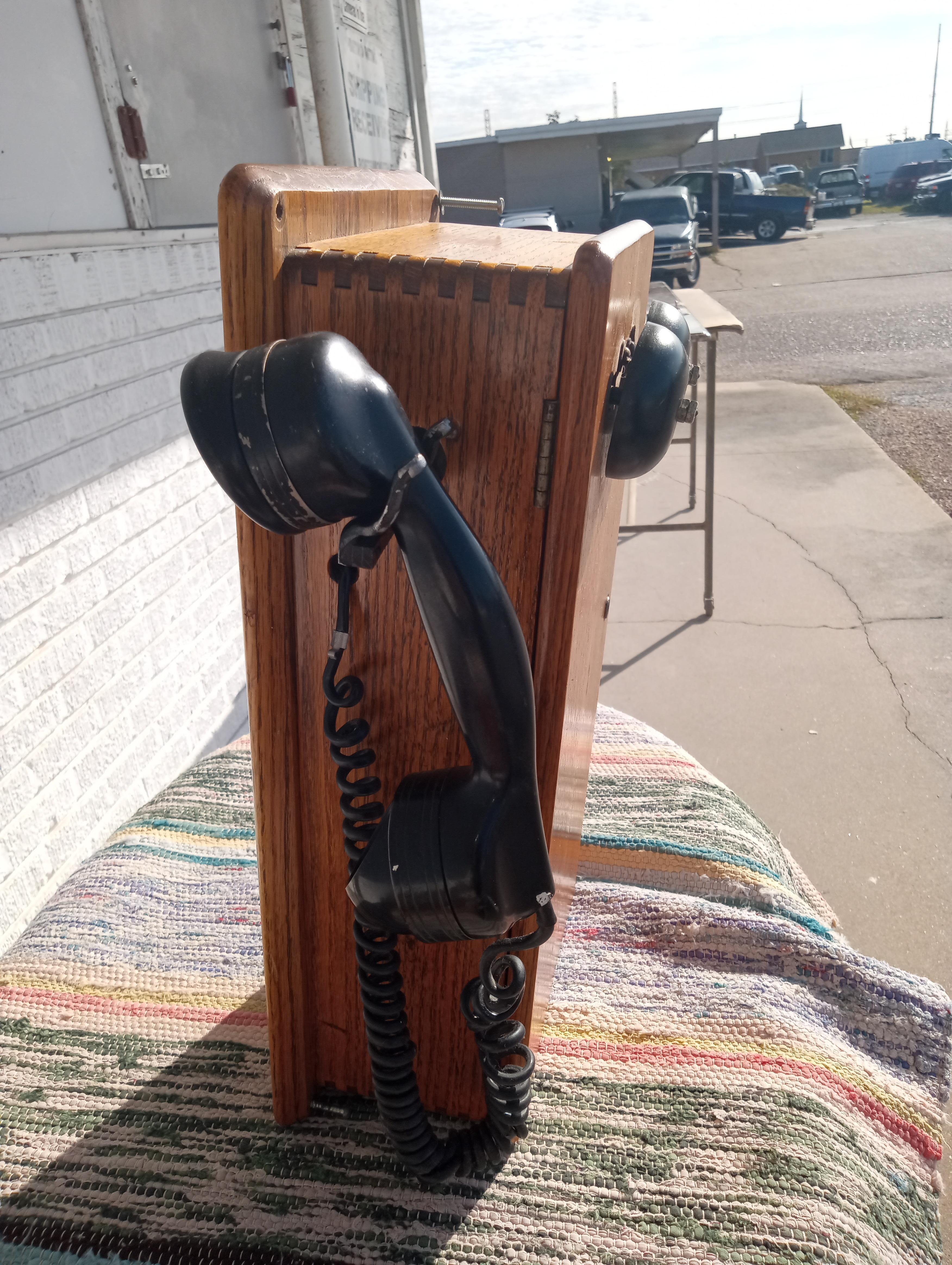 Antique Oak Wall Phone In Good Condition For Sale In Pasadena, TX