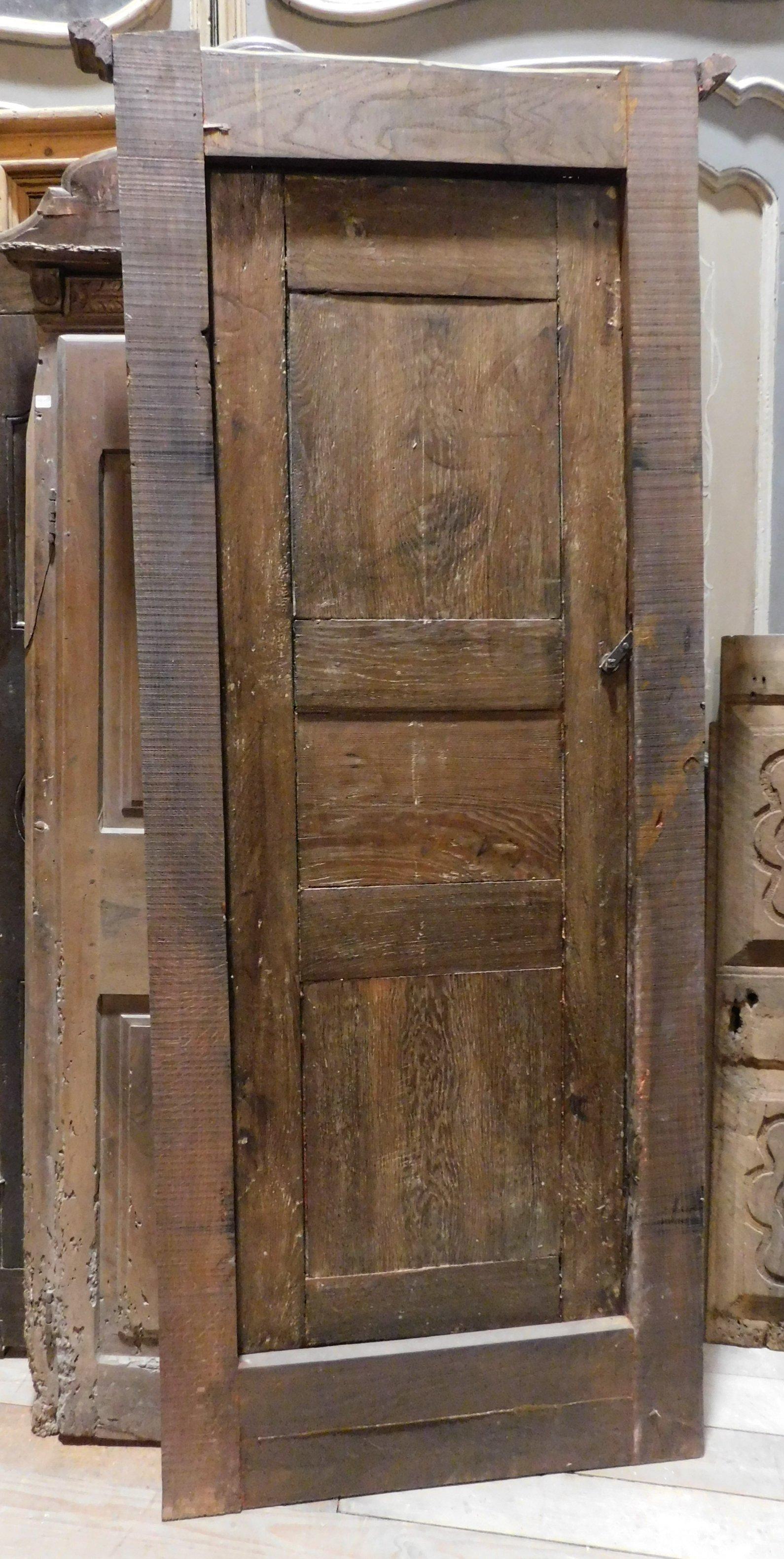 Antique Oak Wall Placard, Built-In Wardrobe, Cupboard, Italy '700 In Good Condition For Sale In Cuneo, Italy (CN)