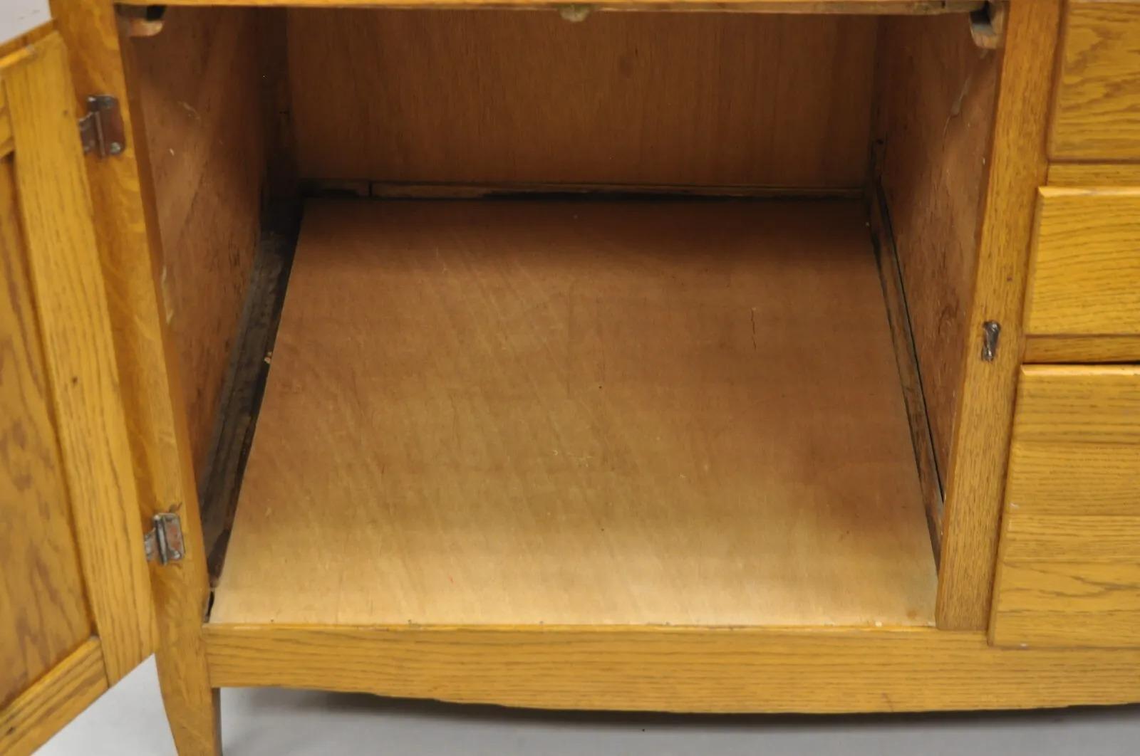 Antique Oak Wood Hoosier Style Cabinet Kitchen Cupboard with Pull Out Zinc Top In Good Condition In Philadelphia, PA