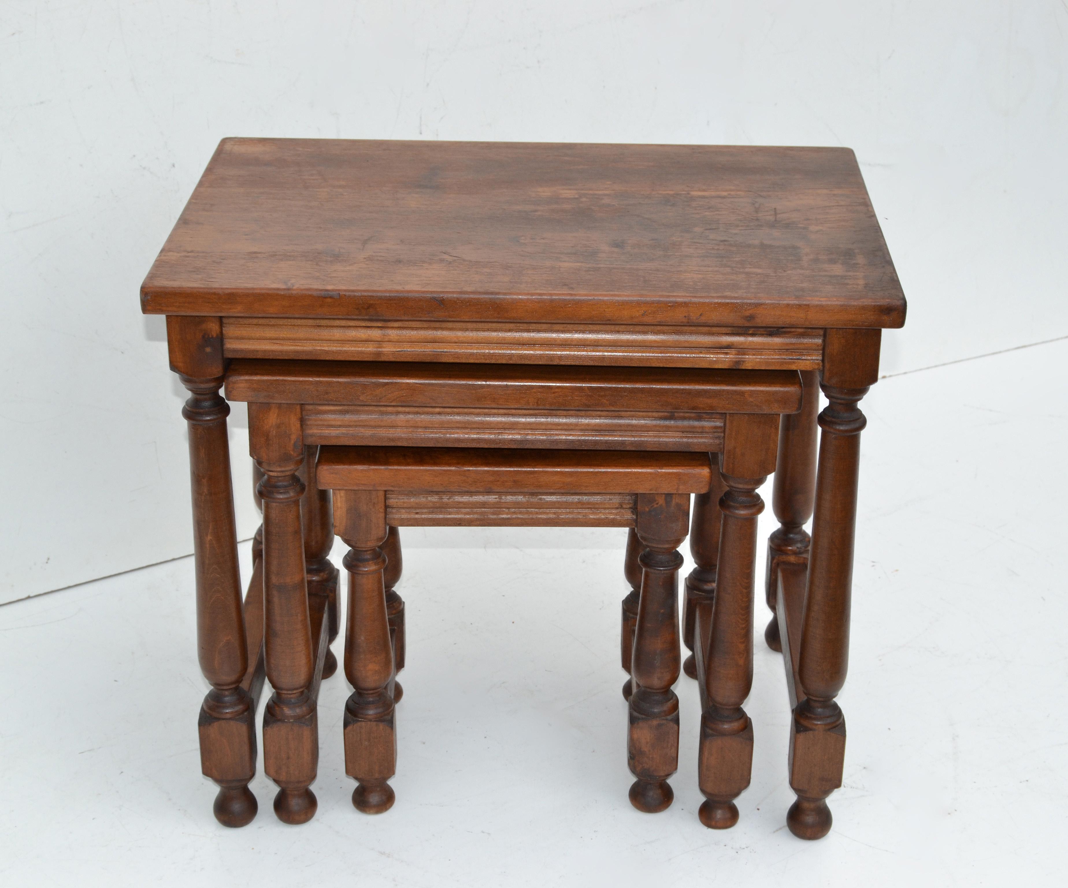 Antique Oakwood Set of 3 Nesting Tables Turned Legs, Stacking Tables, France For Sale 4