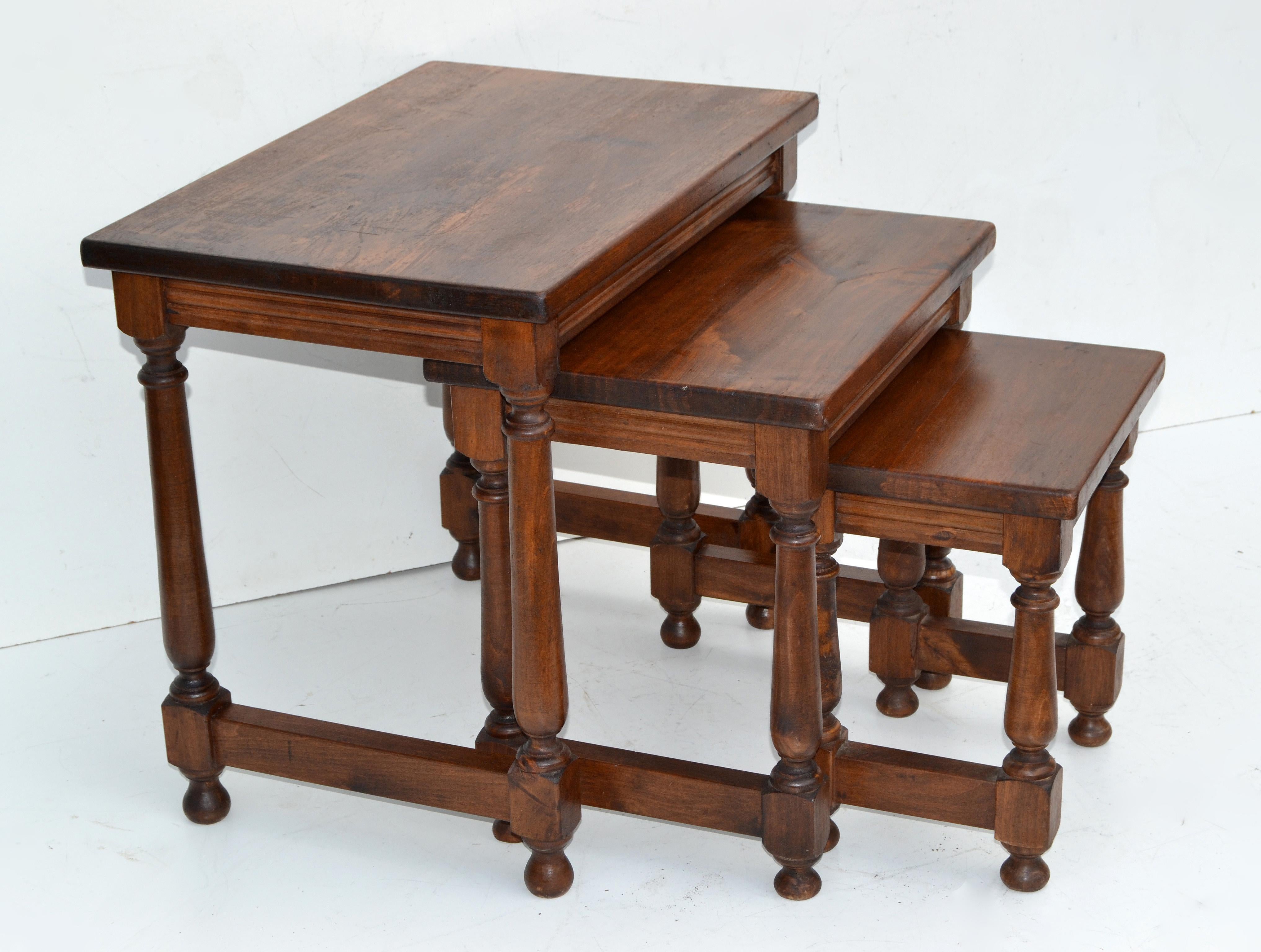 French antique oakwood set of three nesting tables, stacking tables with turned legs from the 1950s.
Size of each table:
15.5 D x 23.5 L x 21 inches H.
13.0 D x 18.25 L x 17.5 inches H.
10.0 D x 13 L x 14.25 inches H.
 