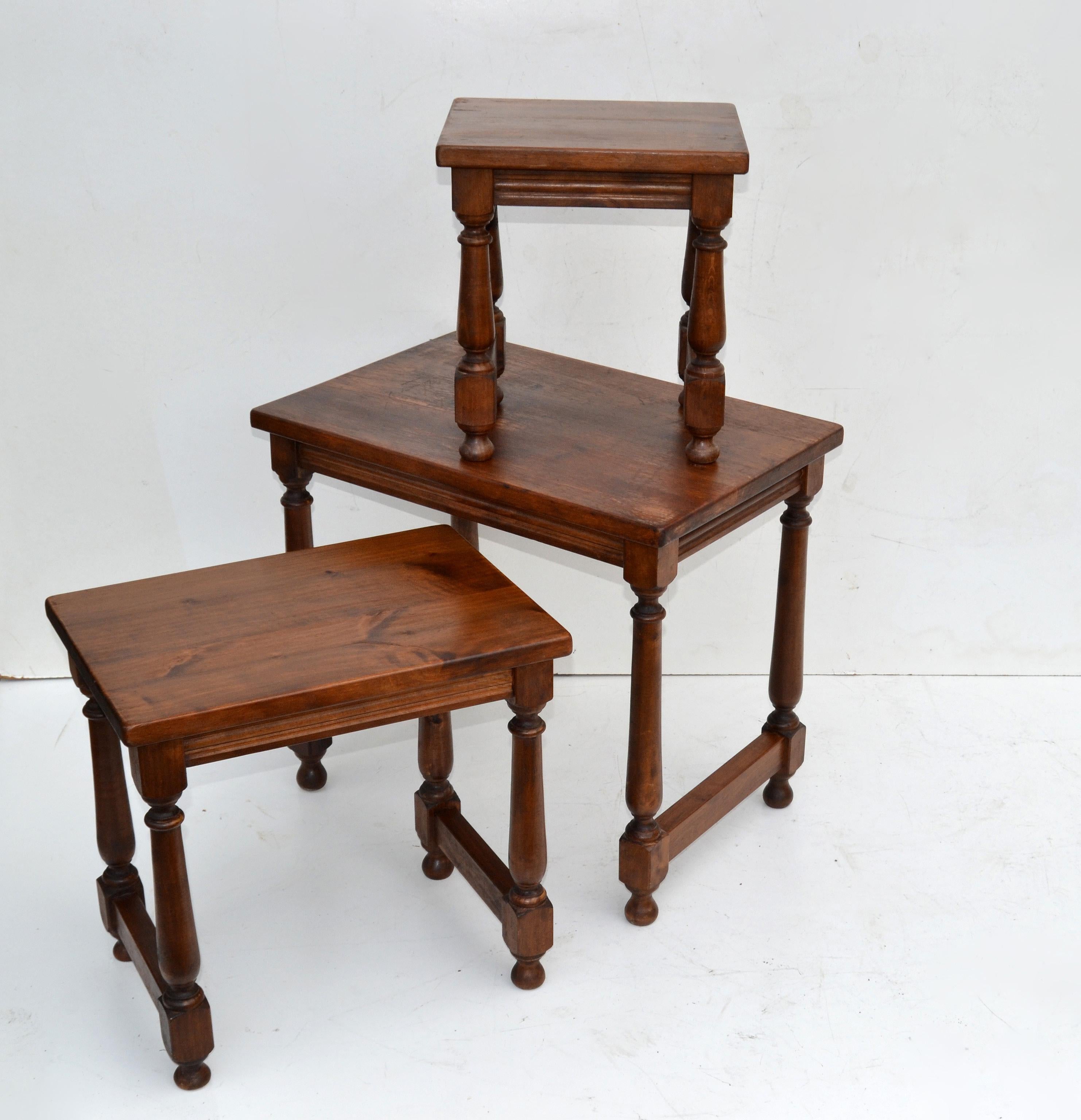antique 3 leg table